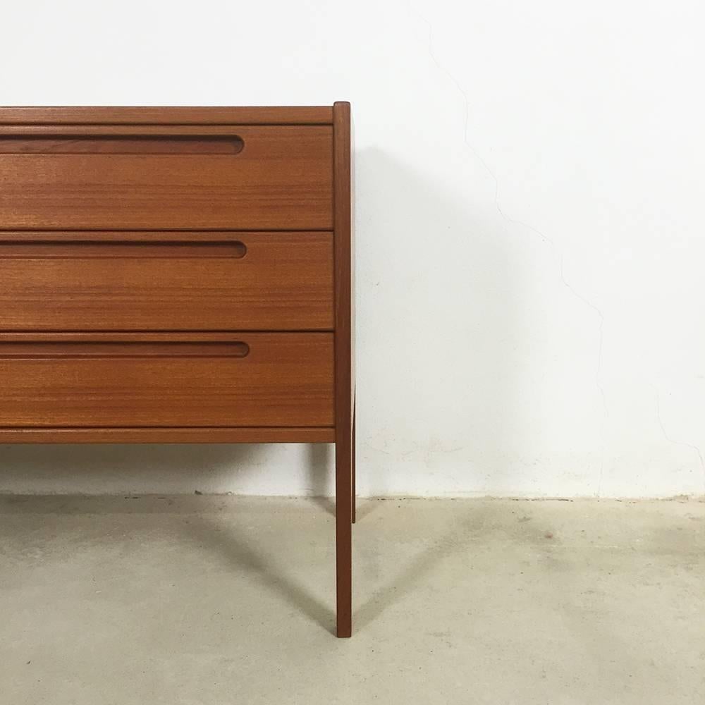 Teak Drawers Cabinet by Nils Jonsson for Torring Mobelfabrik, 1970s In Excellent Condition For Sale In Kirchlengern, DE