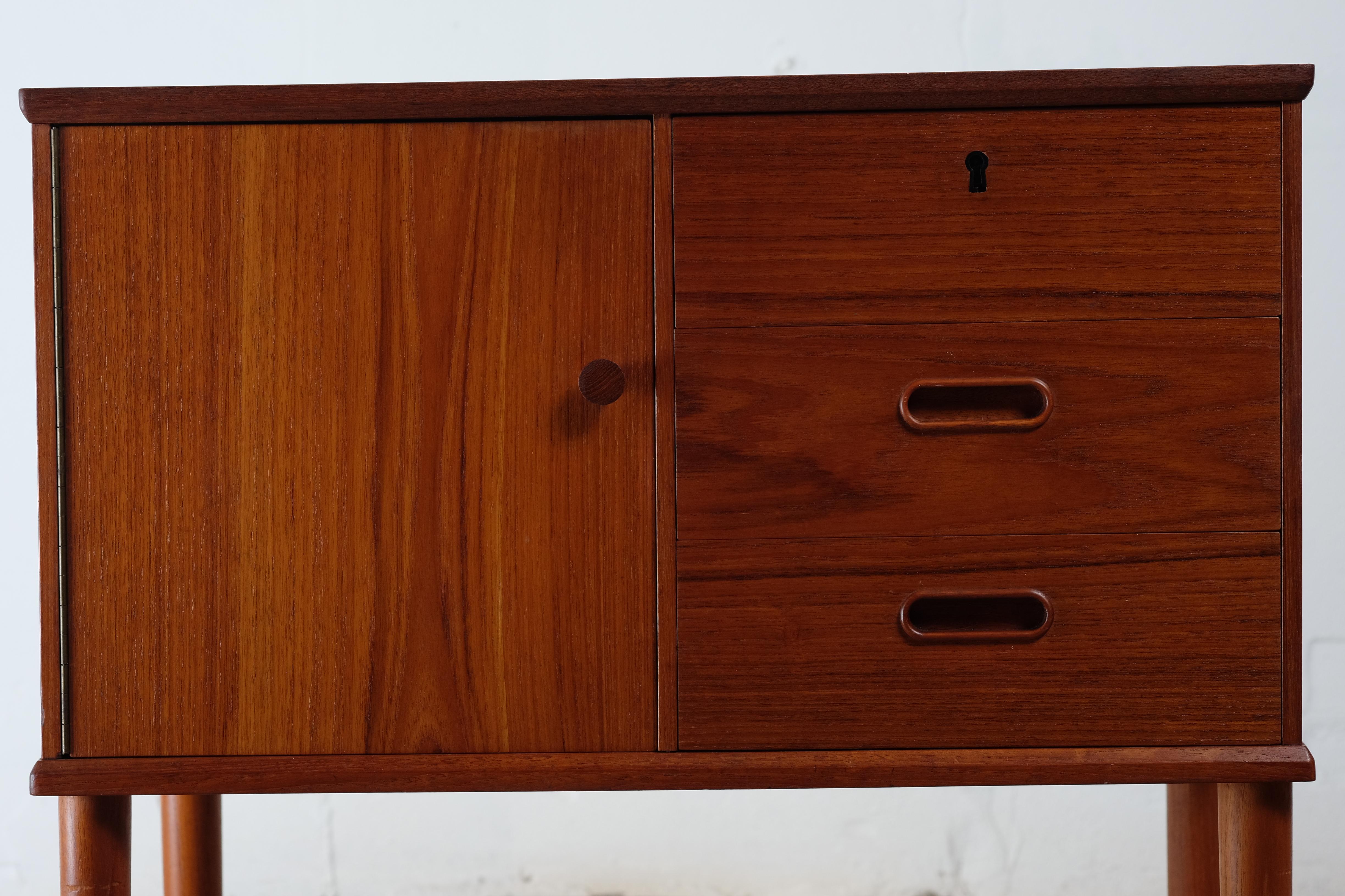 Mid-20th Century Teak Dresser with Three Drawers, Danish Design, 1960s