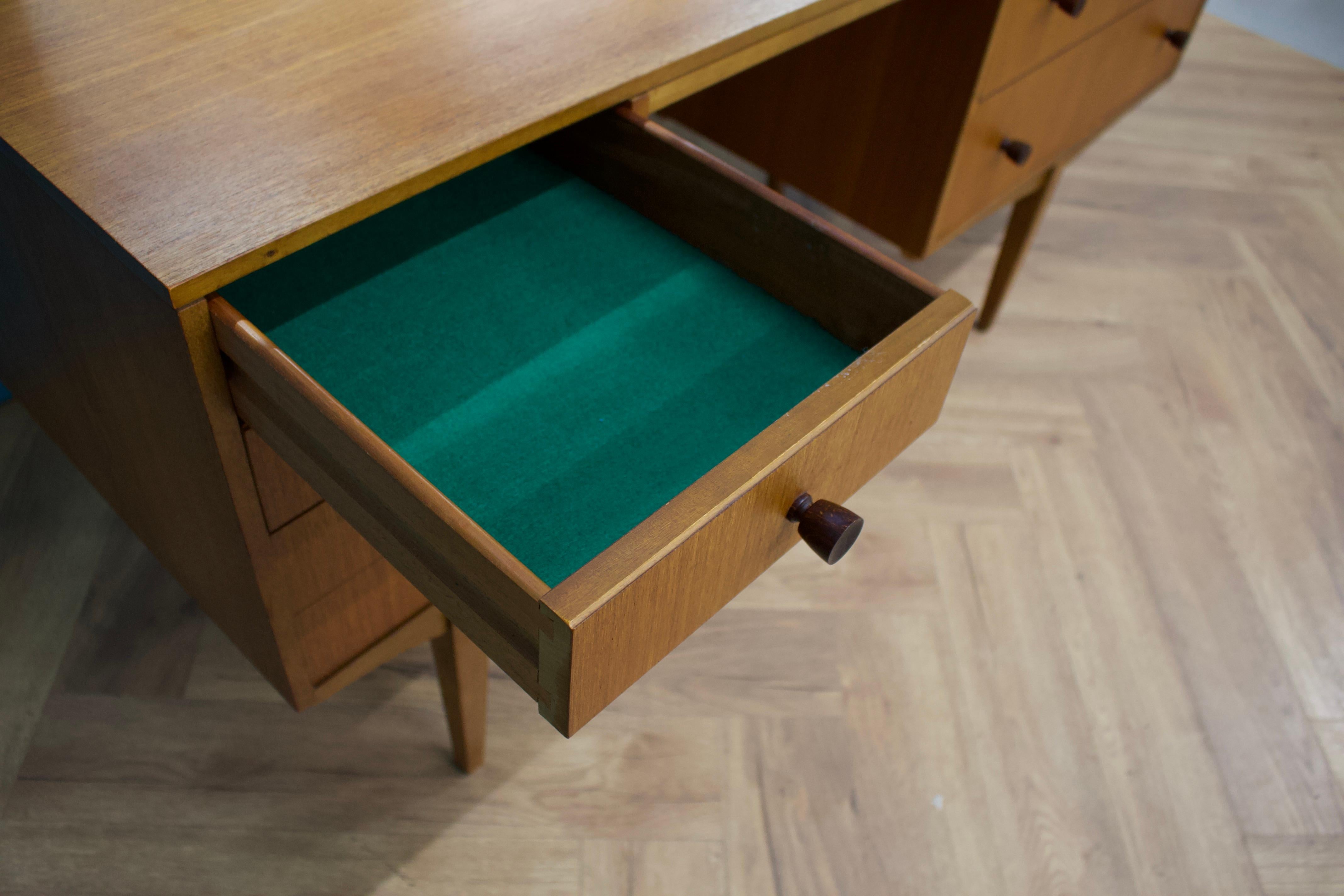 Teak Dressing Table, 1960s For Sale 1