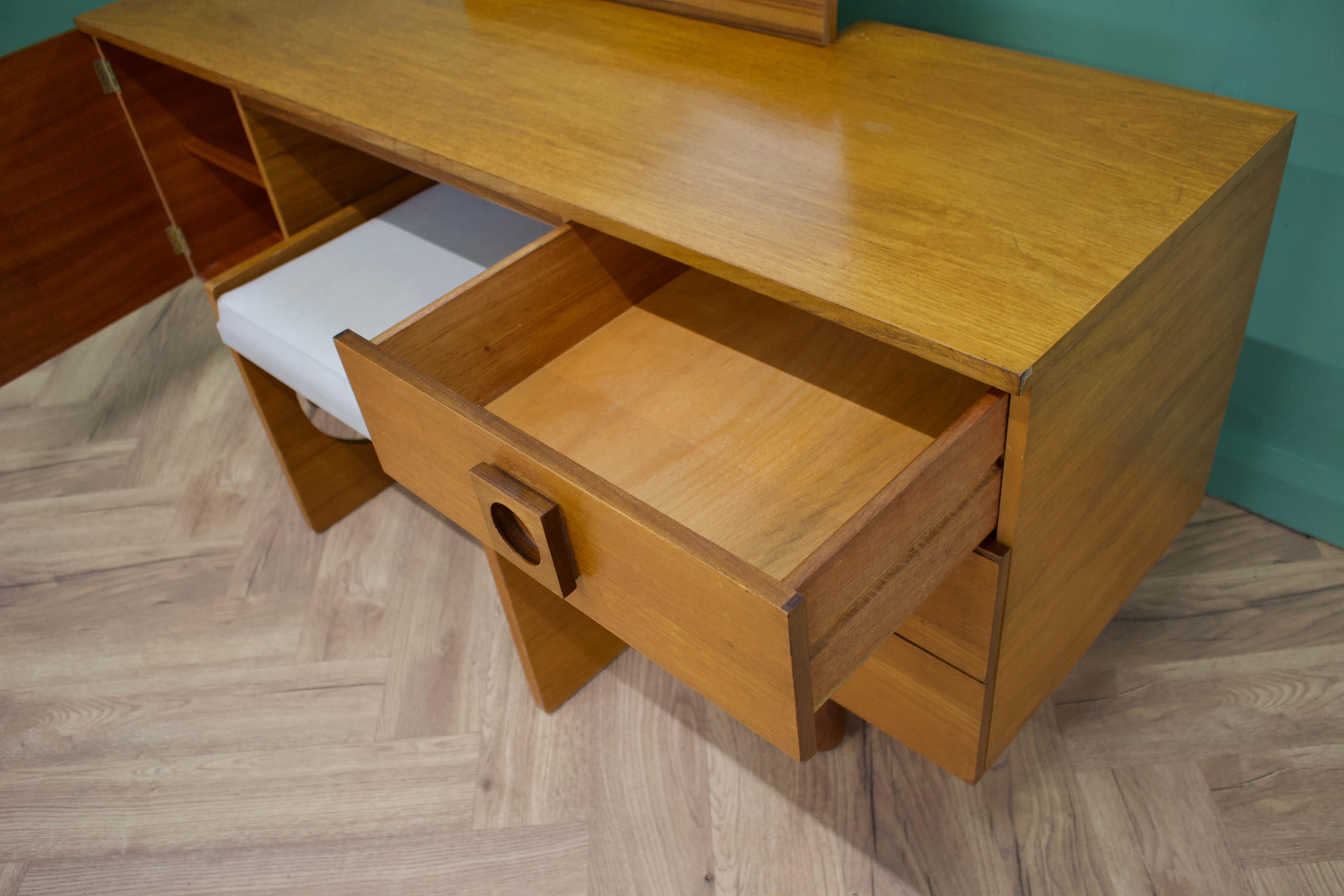 Teak Dressing Table and Stool from Uniflex, 1960s, Set of 2 In Good Condition In South Shields, GB