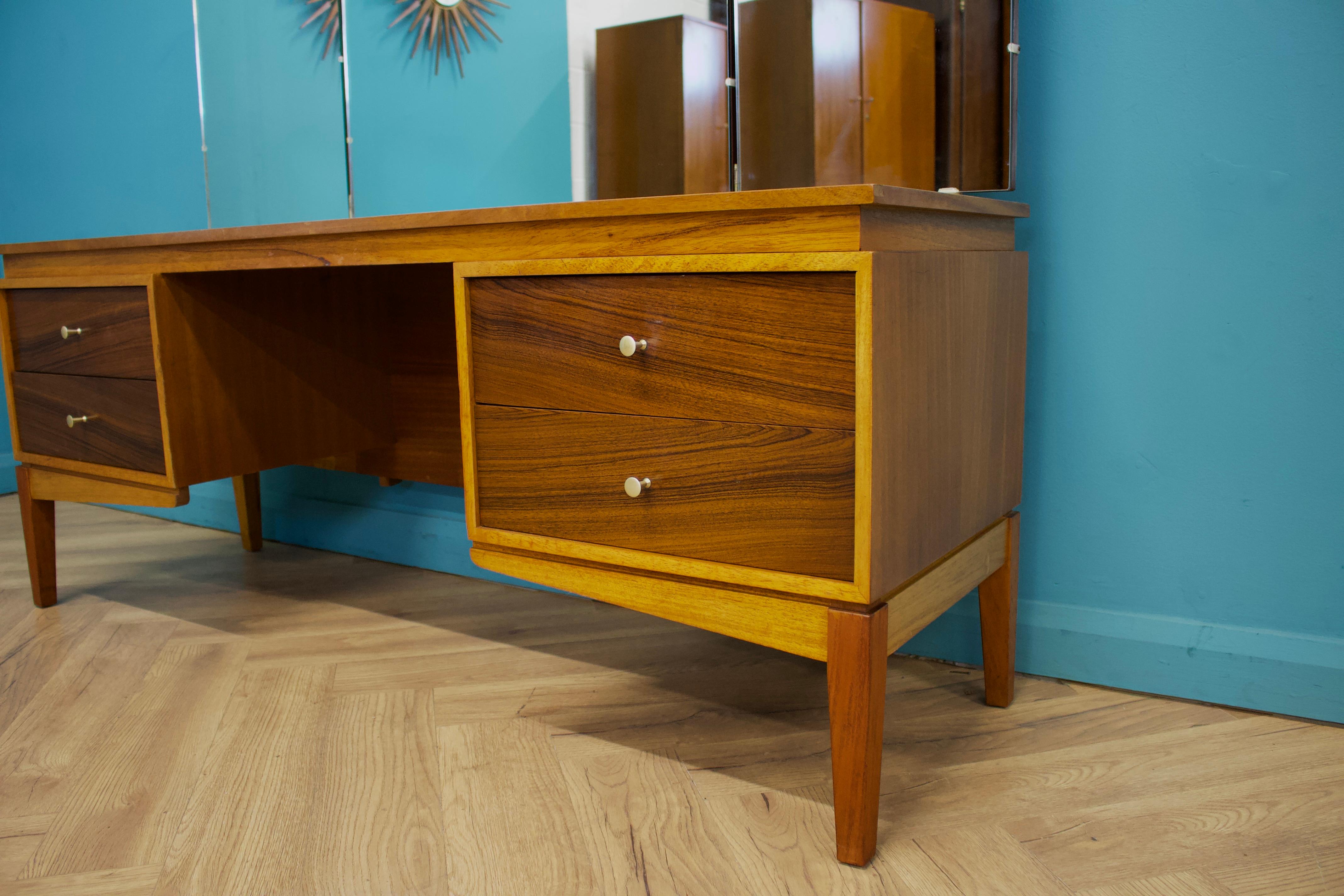 Teak Dressing Table by Peter Hayward for Uniflex, 1960s For Sale 1
