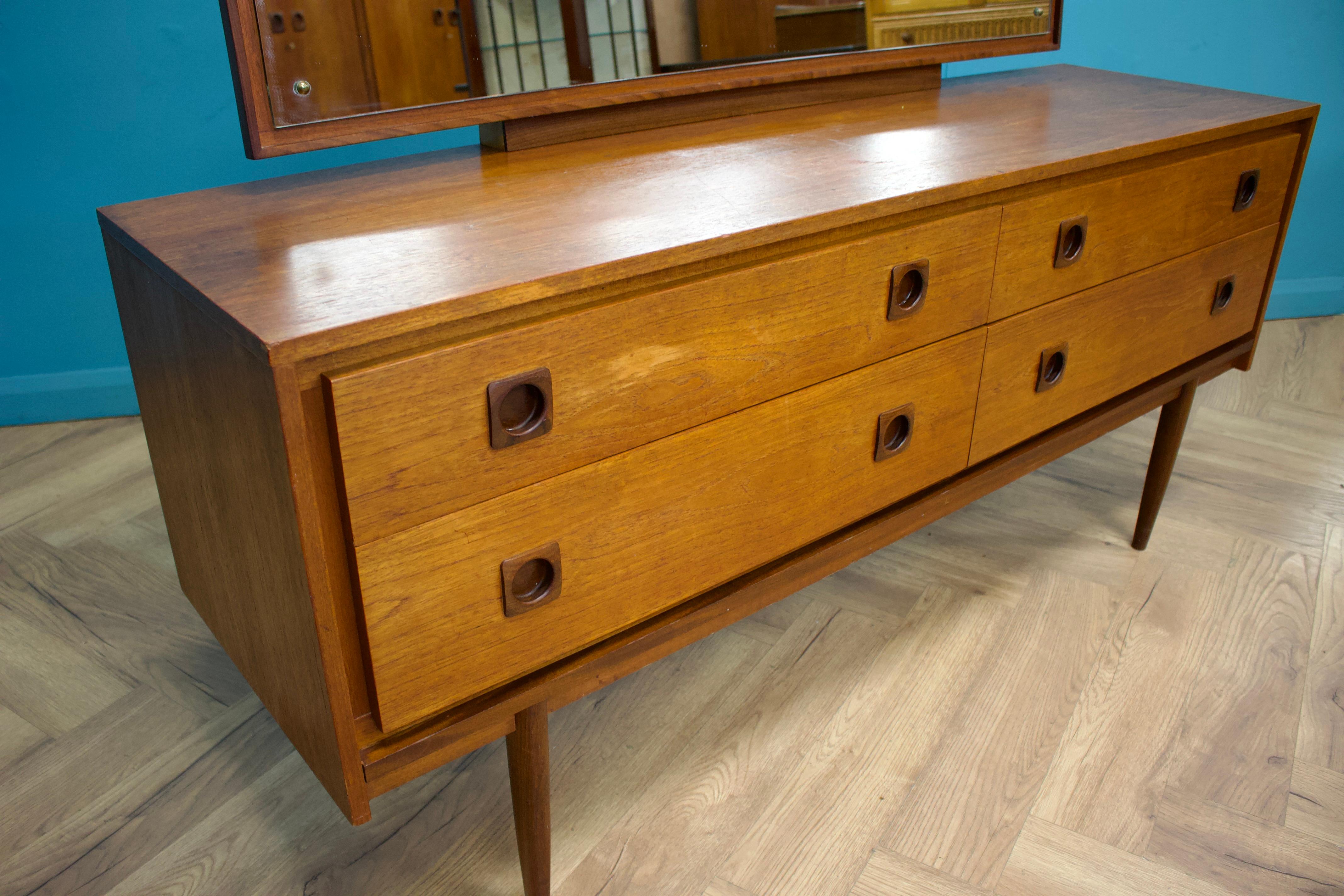 Falegnameria Comodino o cassapanca in teak di Wrighton, anni '60 in vendita