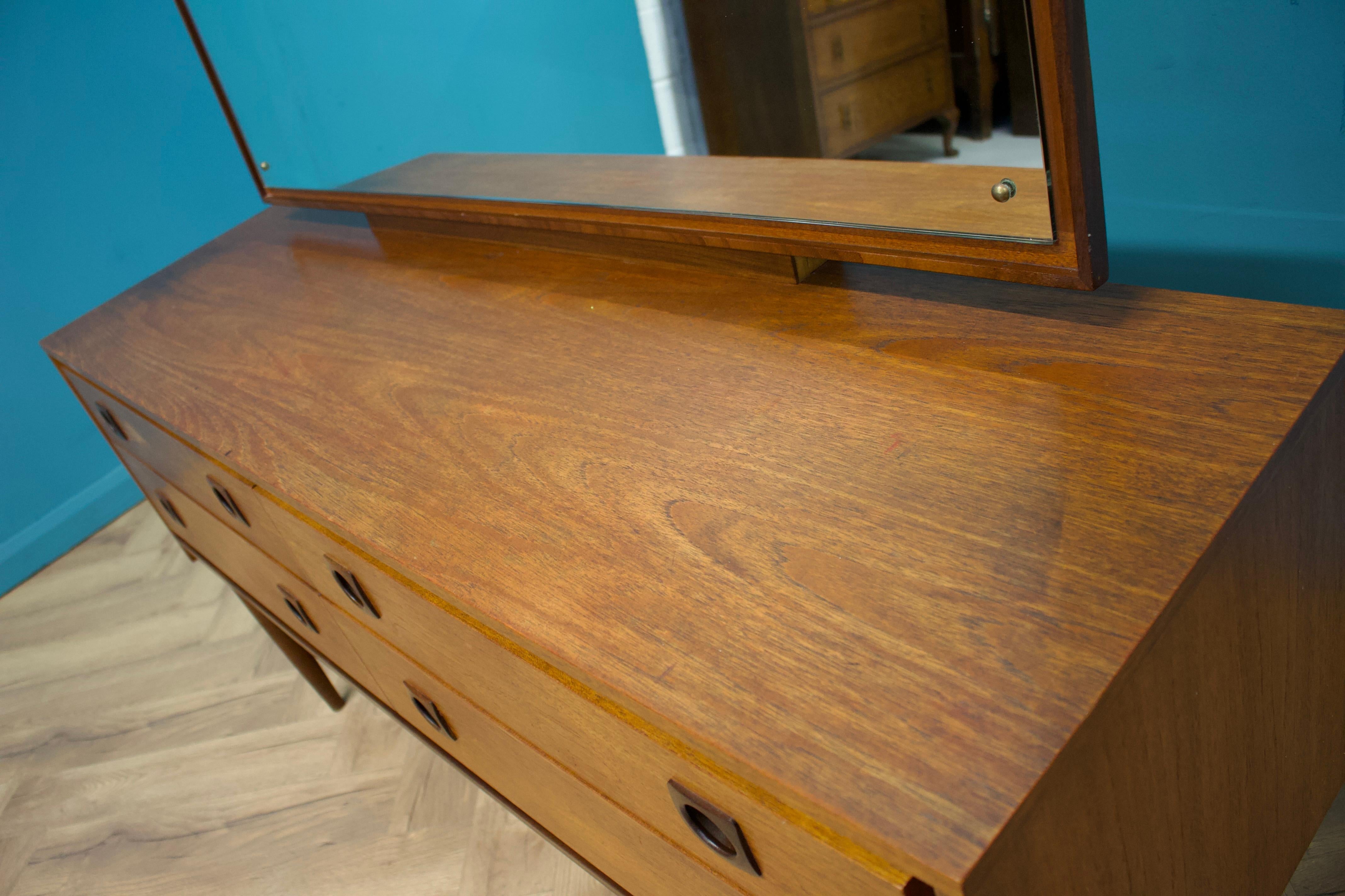 Teak Comodino o cassapanca in teak di Wrighton, anni '60 in vendita