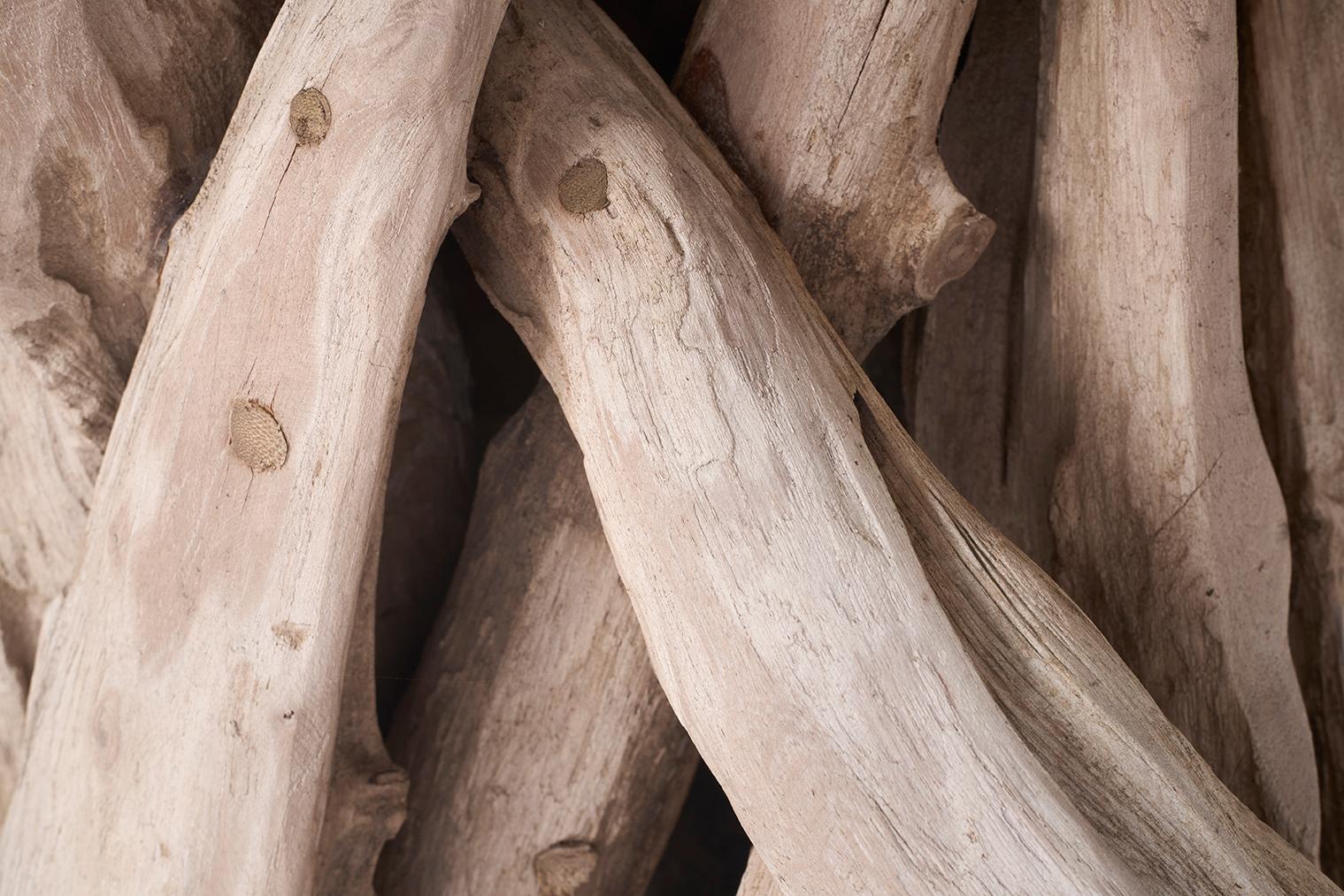 Tavolo in legno driftwood di teak con piano in pietra gessata fortemente degradata in vendita 1