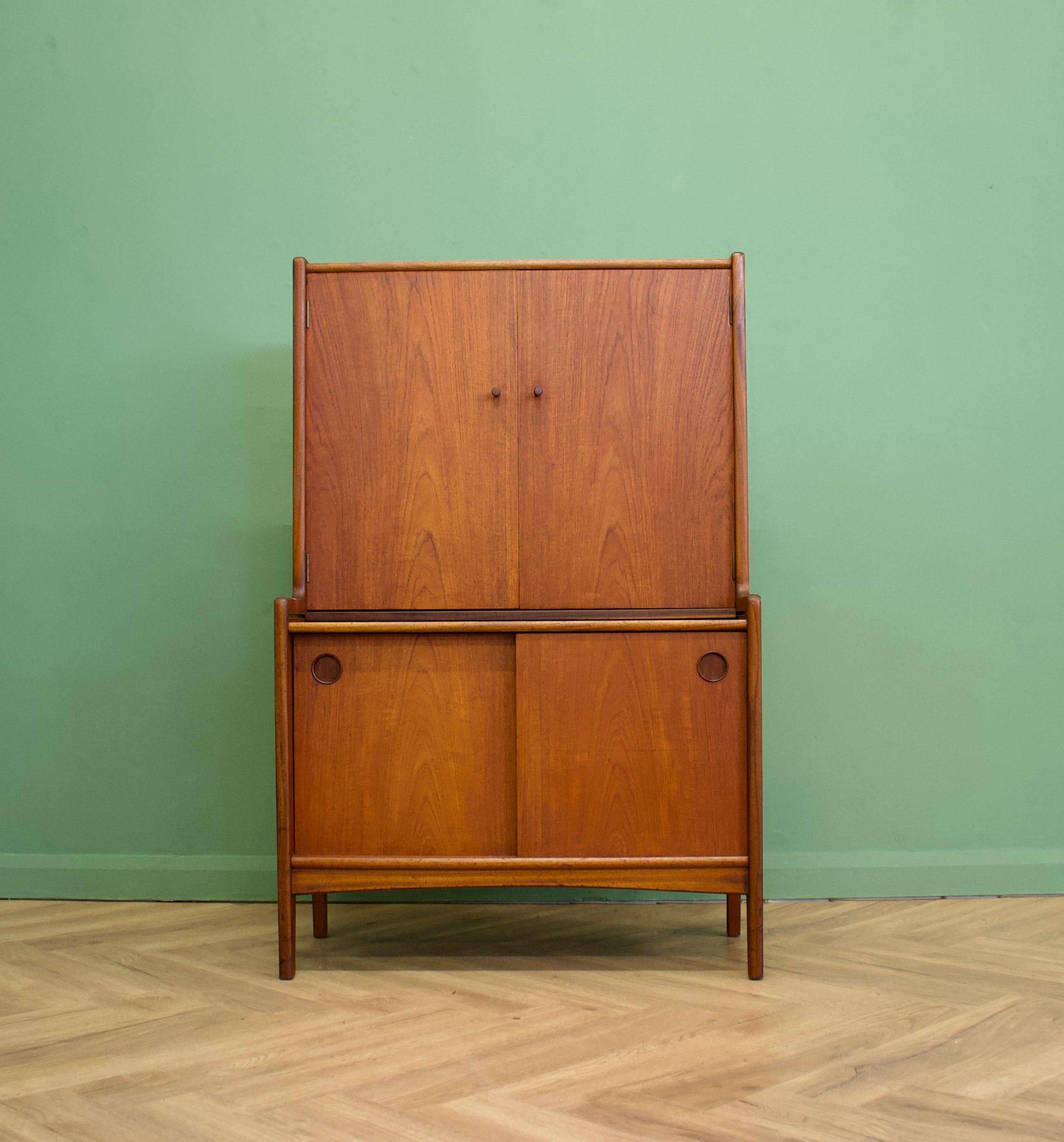 - Midcentury drinks cabinet / dry bar / sideboard.
- Manufactured in the UK by Younger
- Made from teak and teak veneer.
