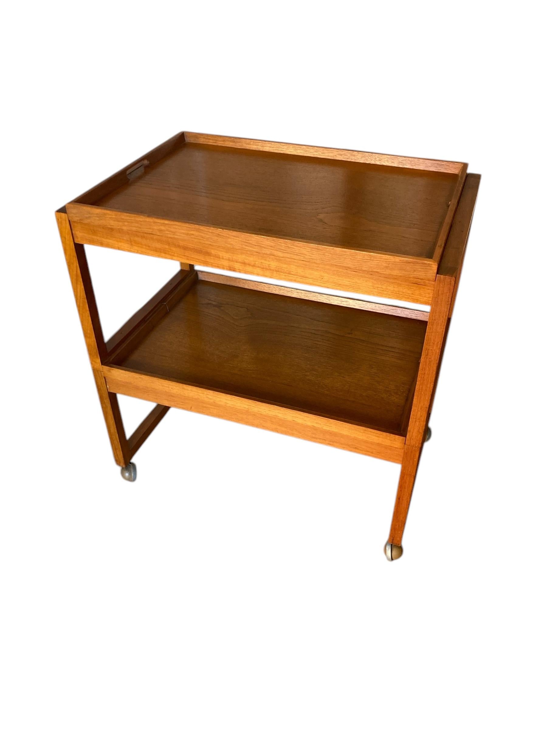 Carrito de bebidas de teca by White & Newton Portsmouth Ltd siglo XX en venta