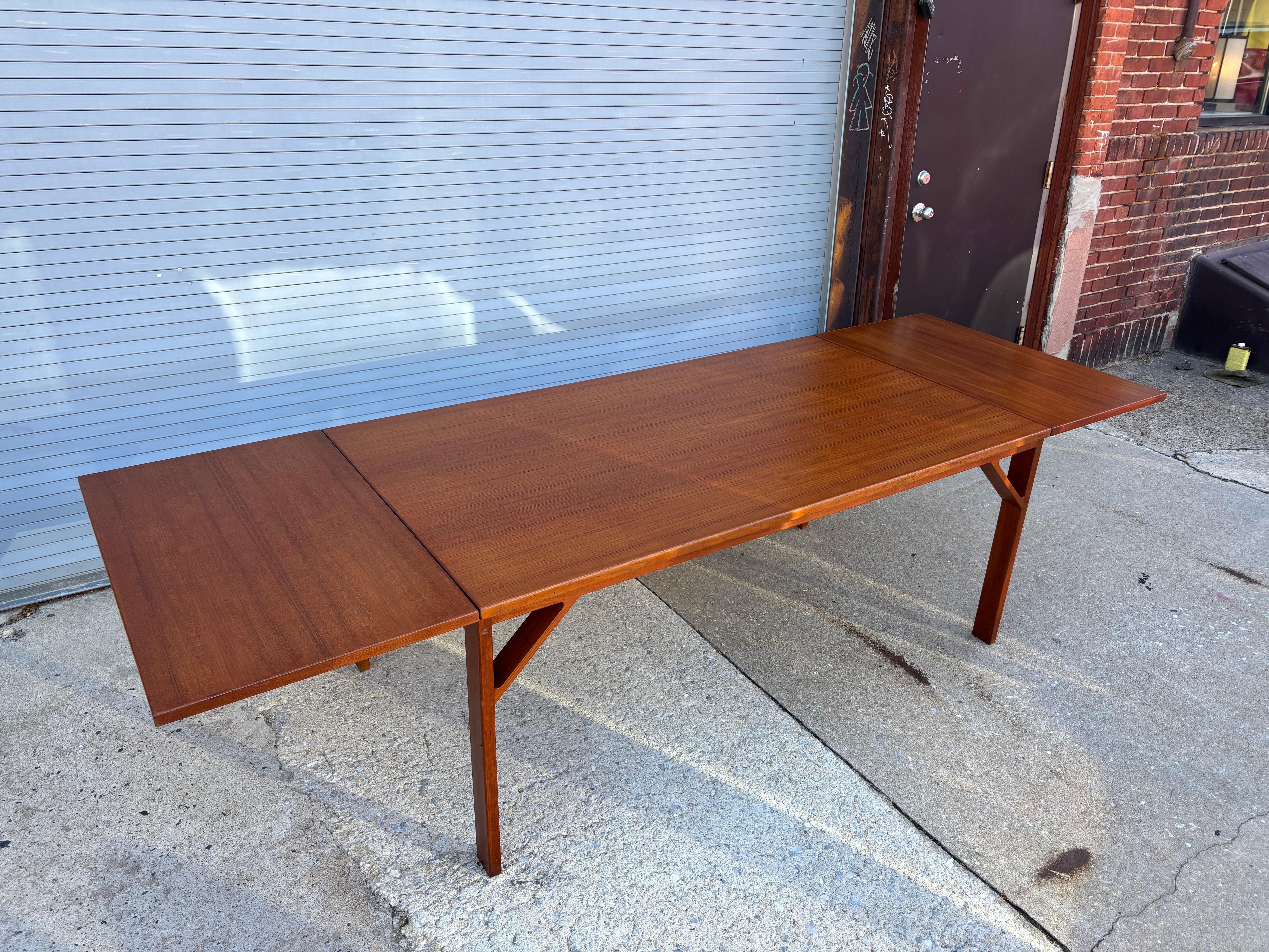 Milieu du XXe siècle Teck  Table à manger dans le style de Borge Mogensen en vente