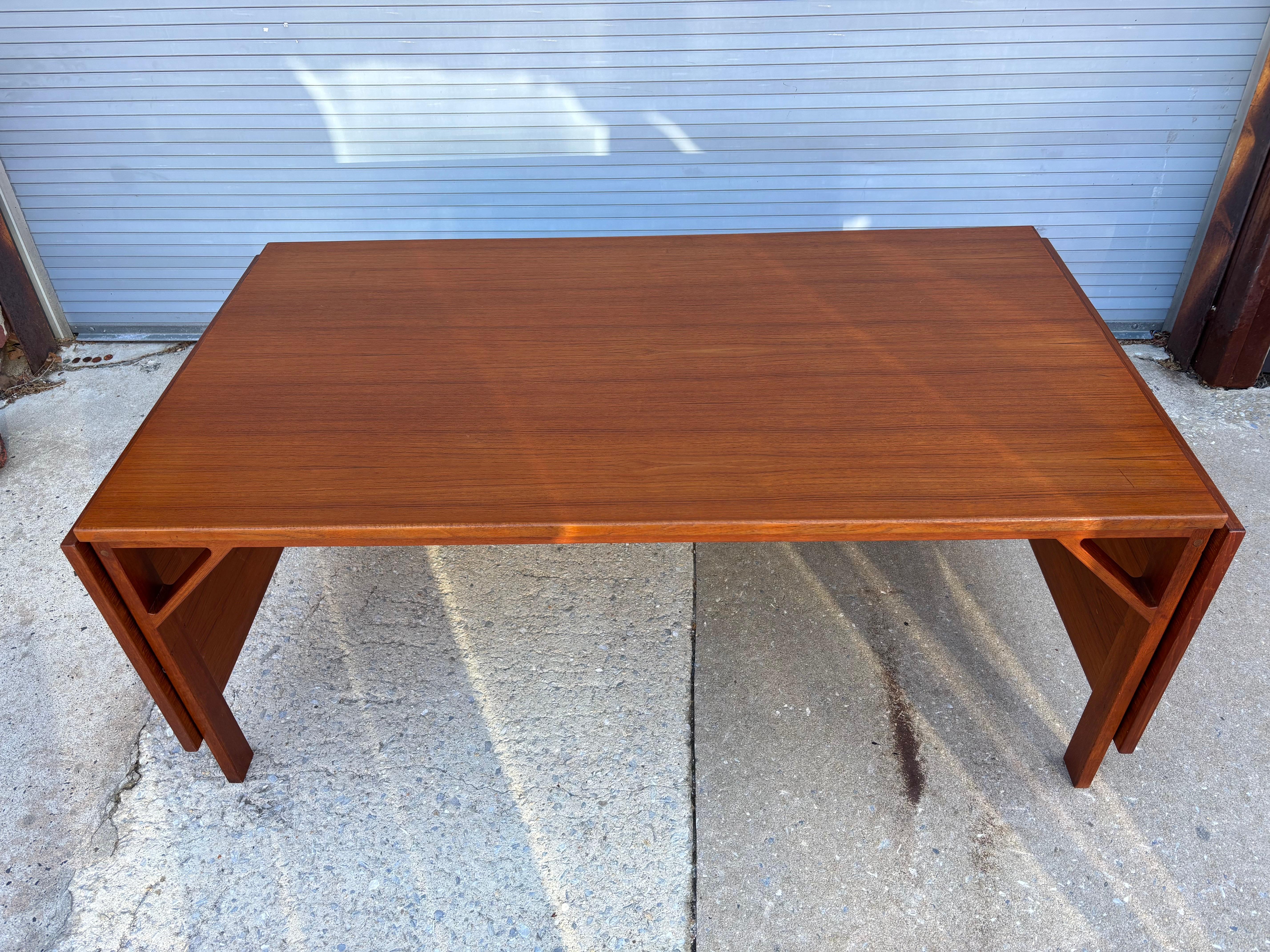 Teck  Table à manger dans le style de Borge Mogensen en vente 1