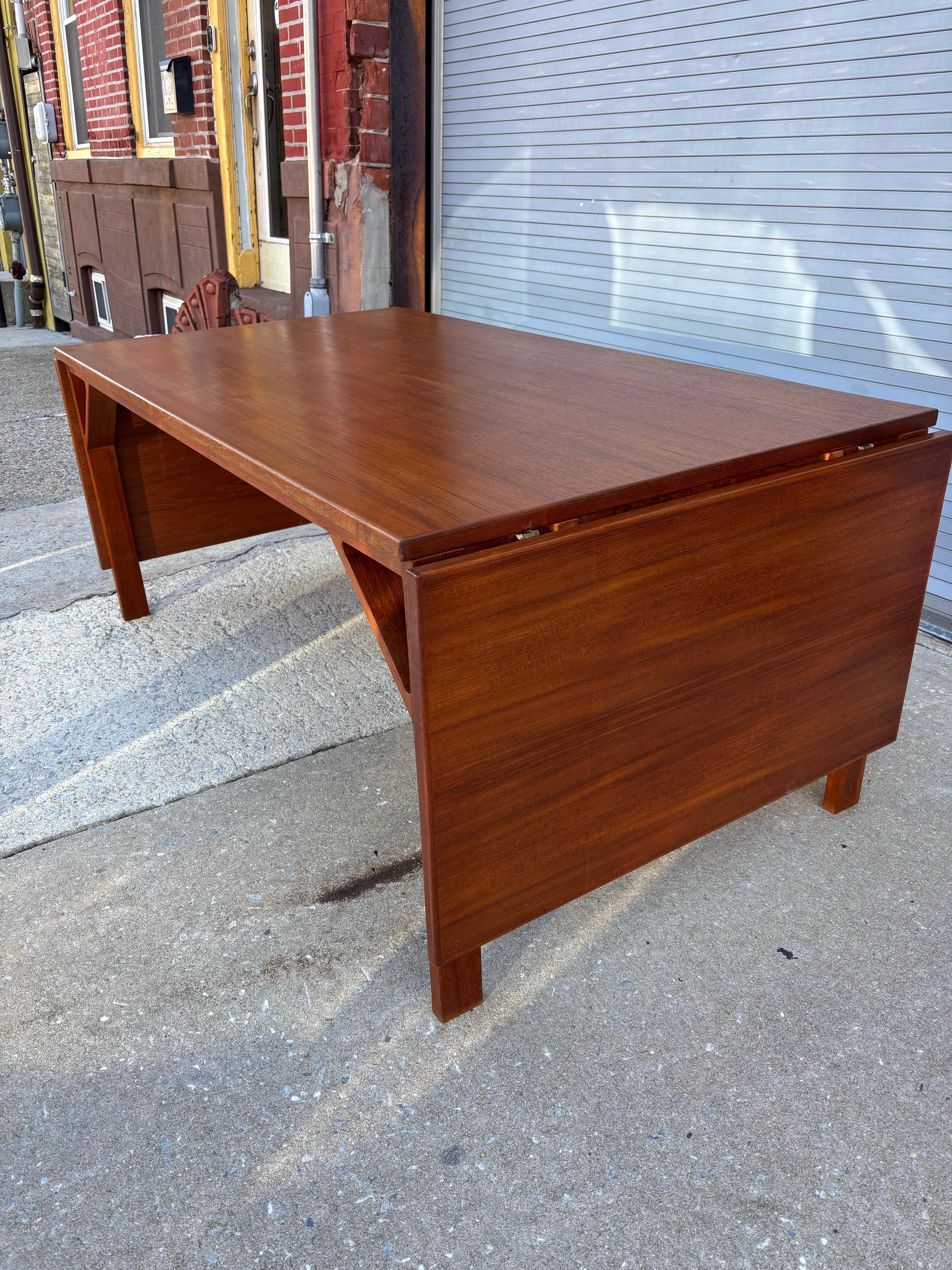 Teck  Table à manger dans le style de Borge Mogensen en vente 2