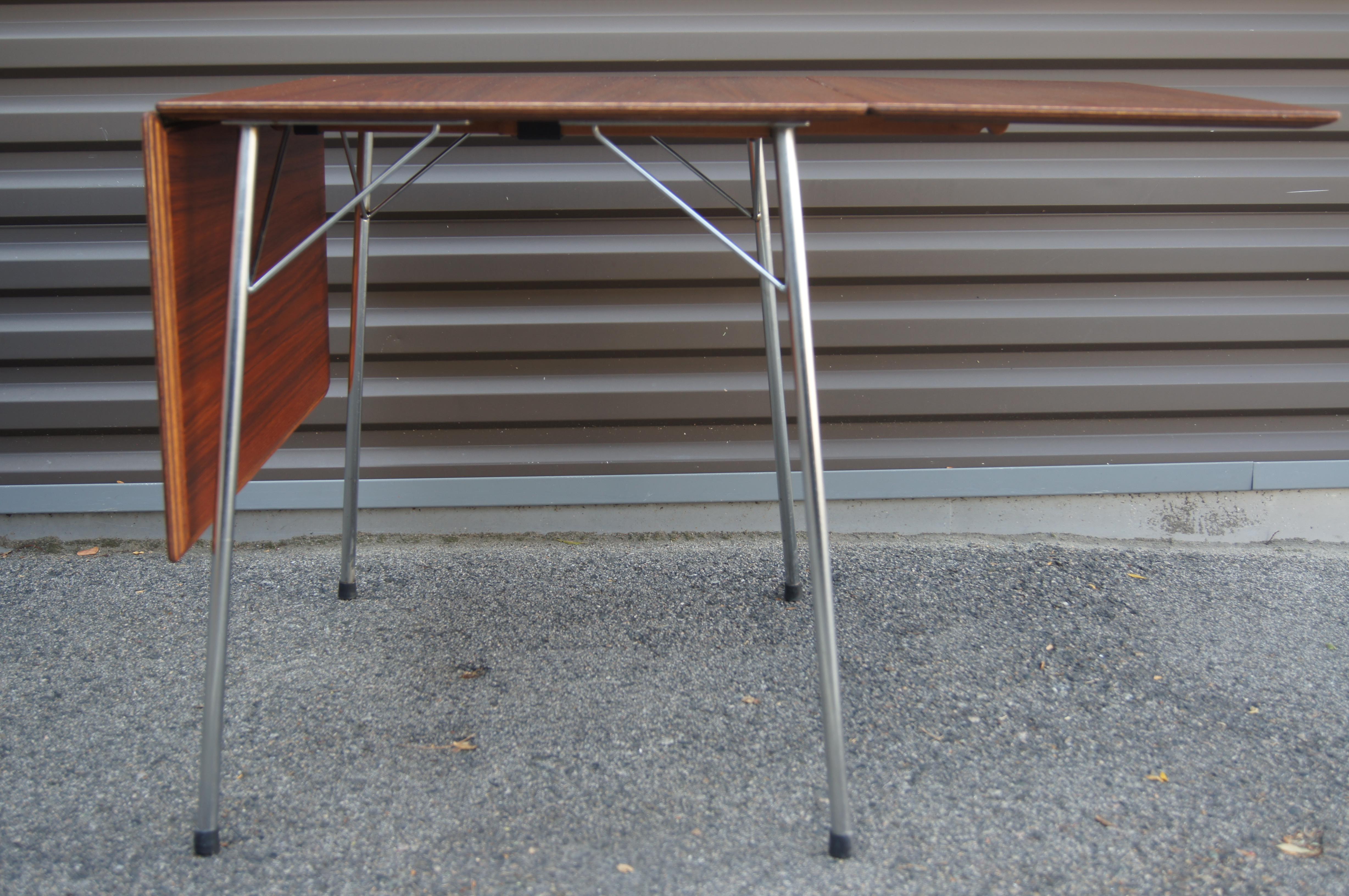 Huilé Table de salle à manger à feuilles tombantes, modèle 3601, d'Arne Jacobsen pour Fritz Hansen en vente