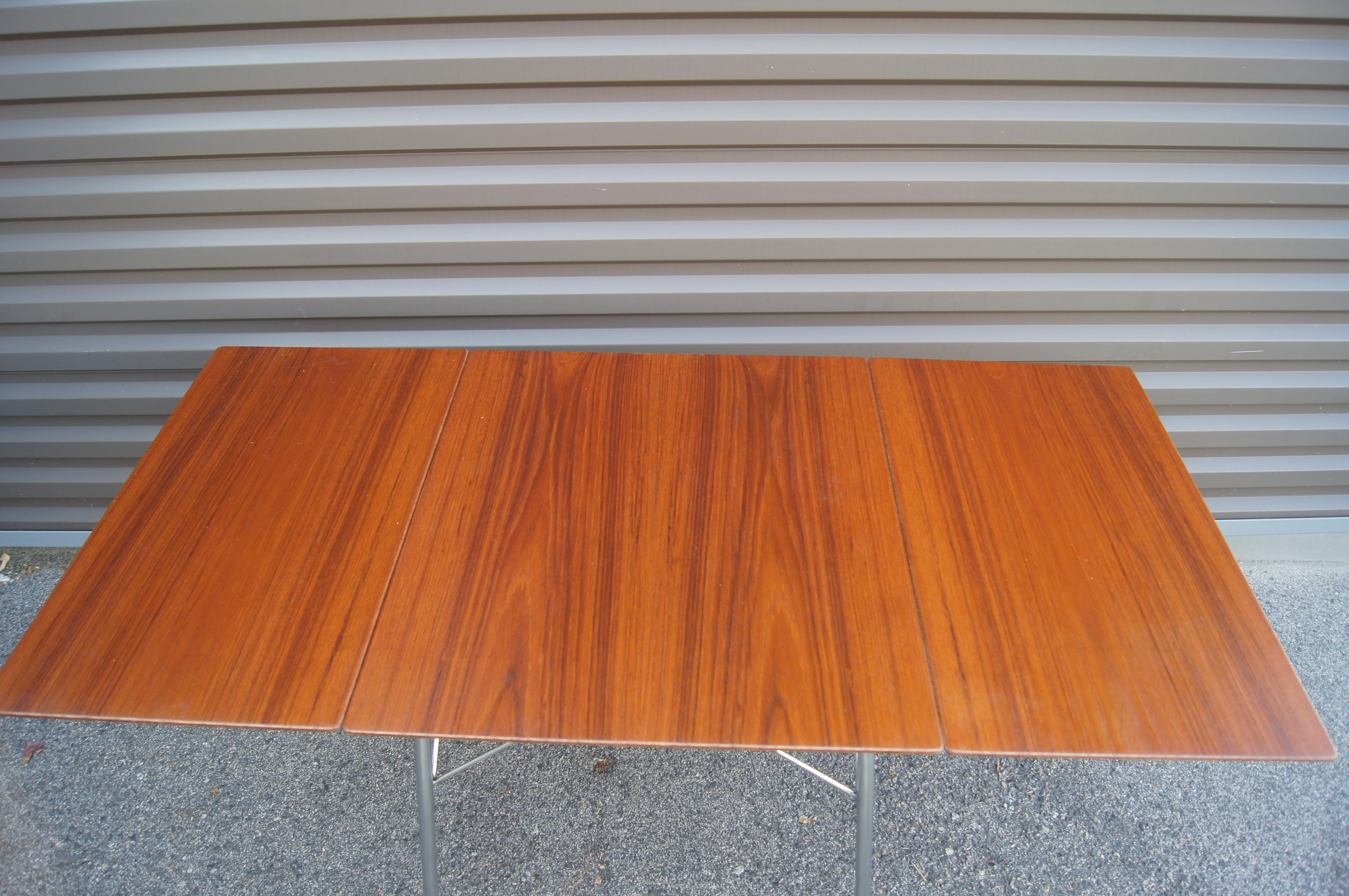 Danois Table de salle à manger à feuilles tombantes, modèle 3601, d'Arne Jacobsen pour Fritz Hansen en vente