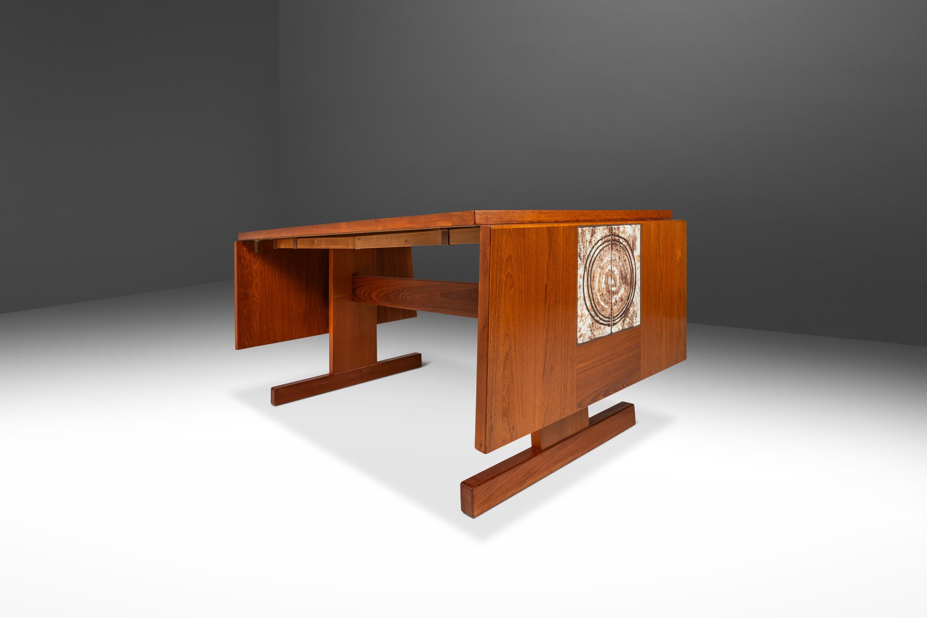 Teakholz-Tropftisch mit Kachelintarsie von Poul H. Poulsen für Gangsø, Dänemark, 1970er Jahre (Keramik) im Angebot