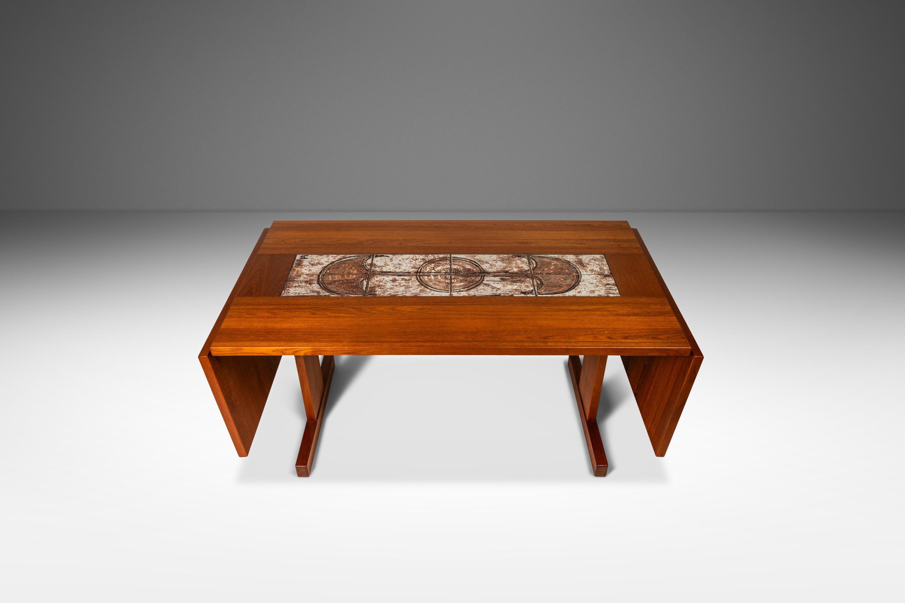 Teakholz-Tropftisch mit Kachelintarsie von Poul H. Poulsen für Gangsø, Dänemark, 1970er Jahre im Angebot 1