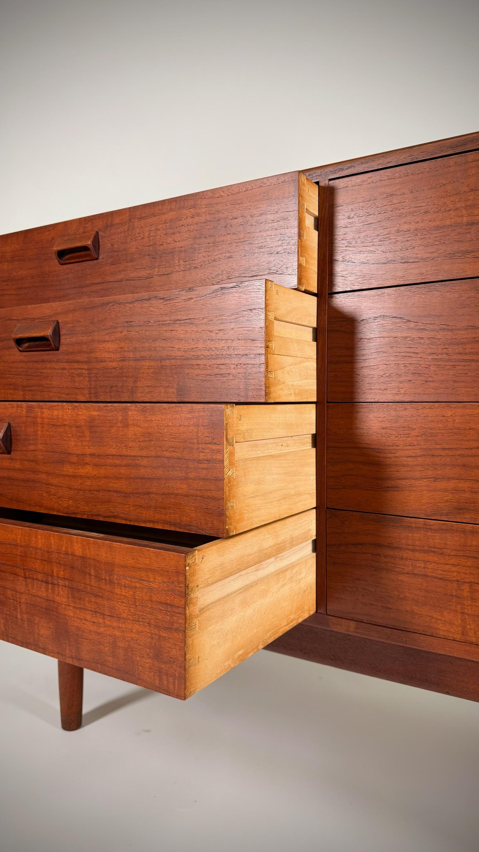 Teak Eight-Drawer Dresser by Børge Mogensen Teak Eight-Drawer Dresser en vente 4