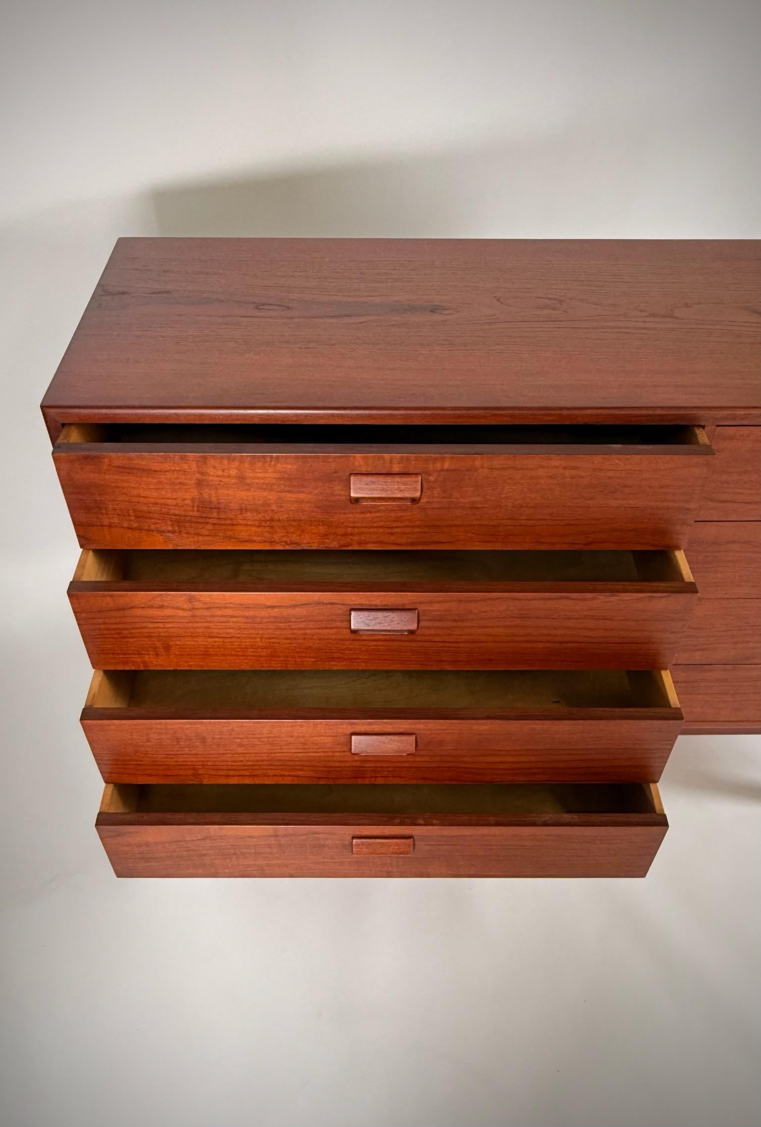 Teak Eight-Drawer Dresser by Børge Mogensen Teak Eight-Drawer Dresser en vente 5