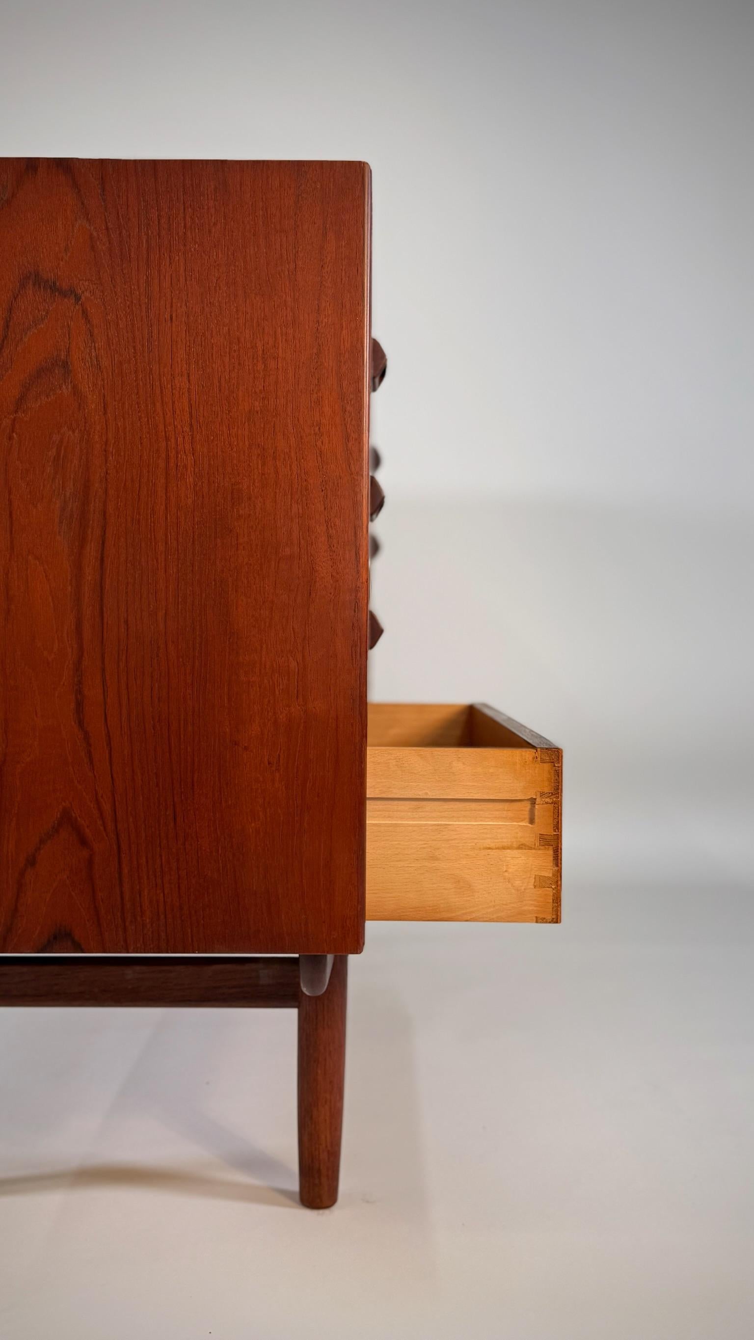 Teak Eight-Drawer Dresser by Børge Mogensen Teak Eight-Drawer Dresser en vente 8