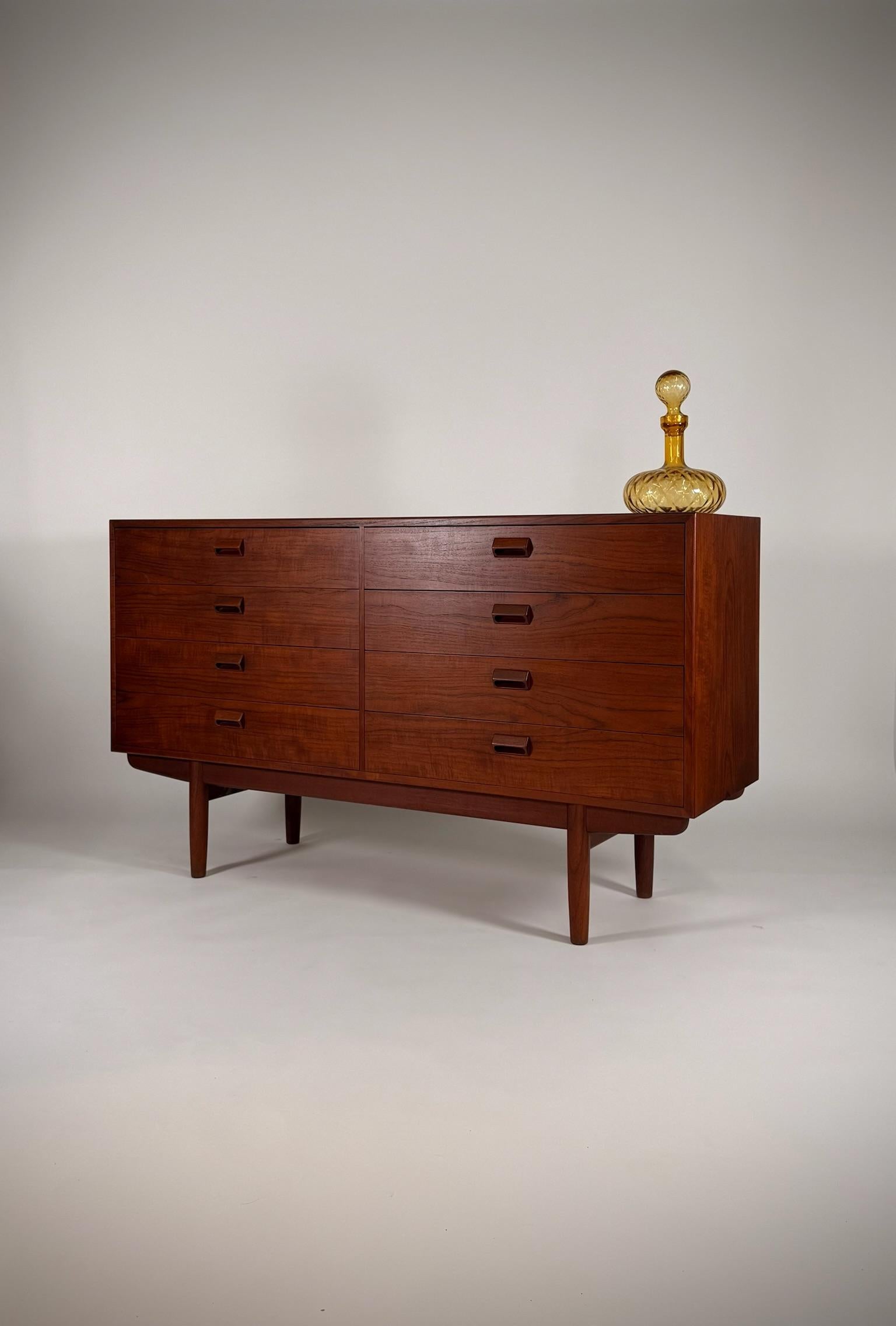 This elegant four-drawer dresser is a refined example of Børge Mogensen’s enduring contributions to Danish Modern design. Crafted from warm, richly grained teak, the piece showcases Mogensen’s signature minimalist aesthetic and attention to