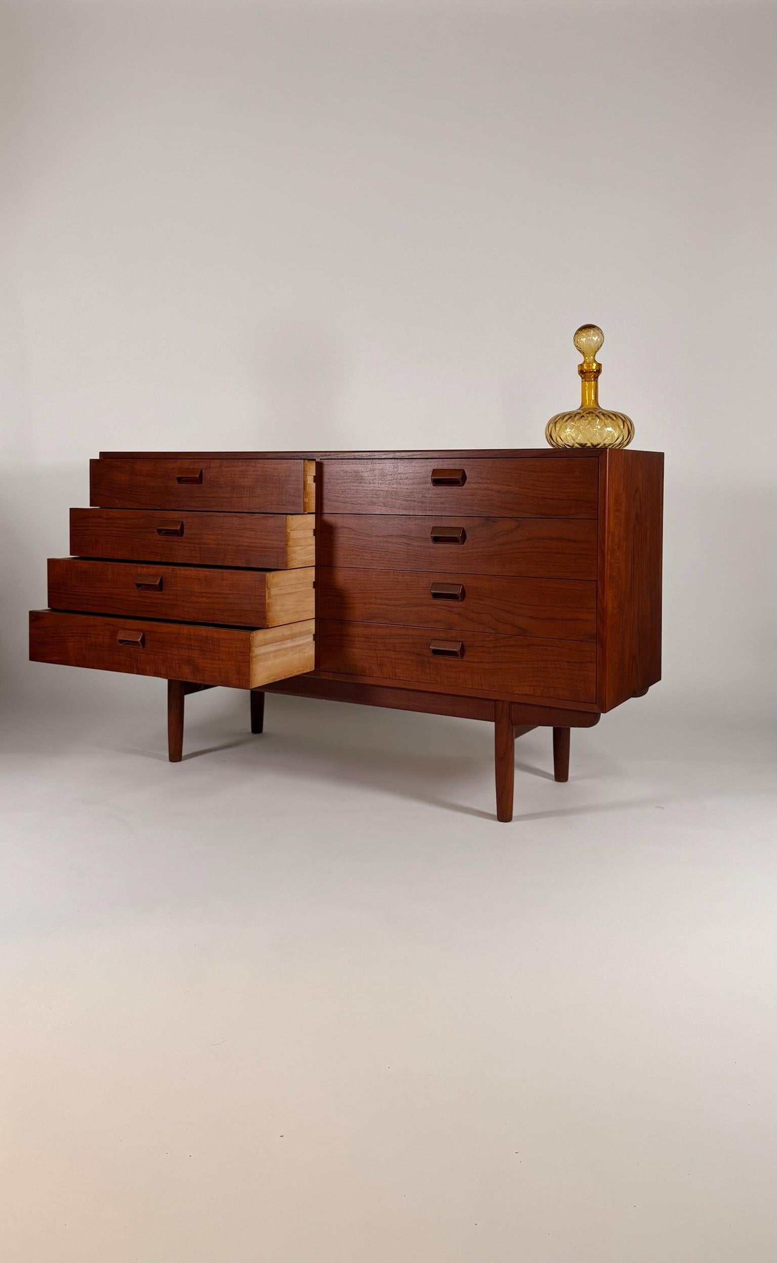 Scandinave moderne Teak Eight-Drawer Dresser by Børge Mogensen Teak Eight-Drawer Dresser en vente