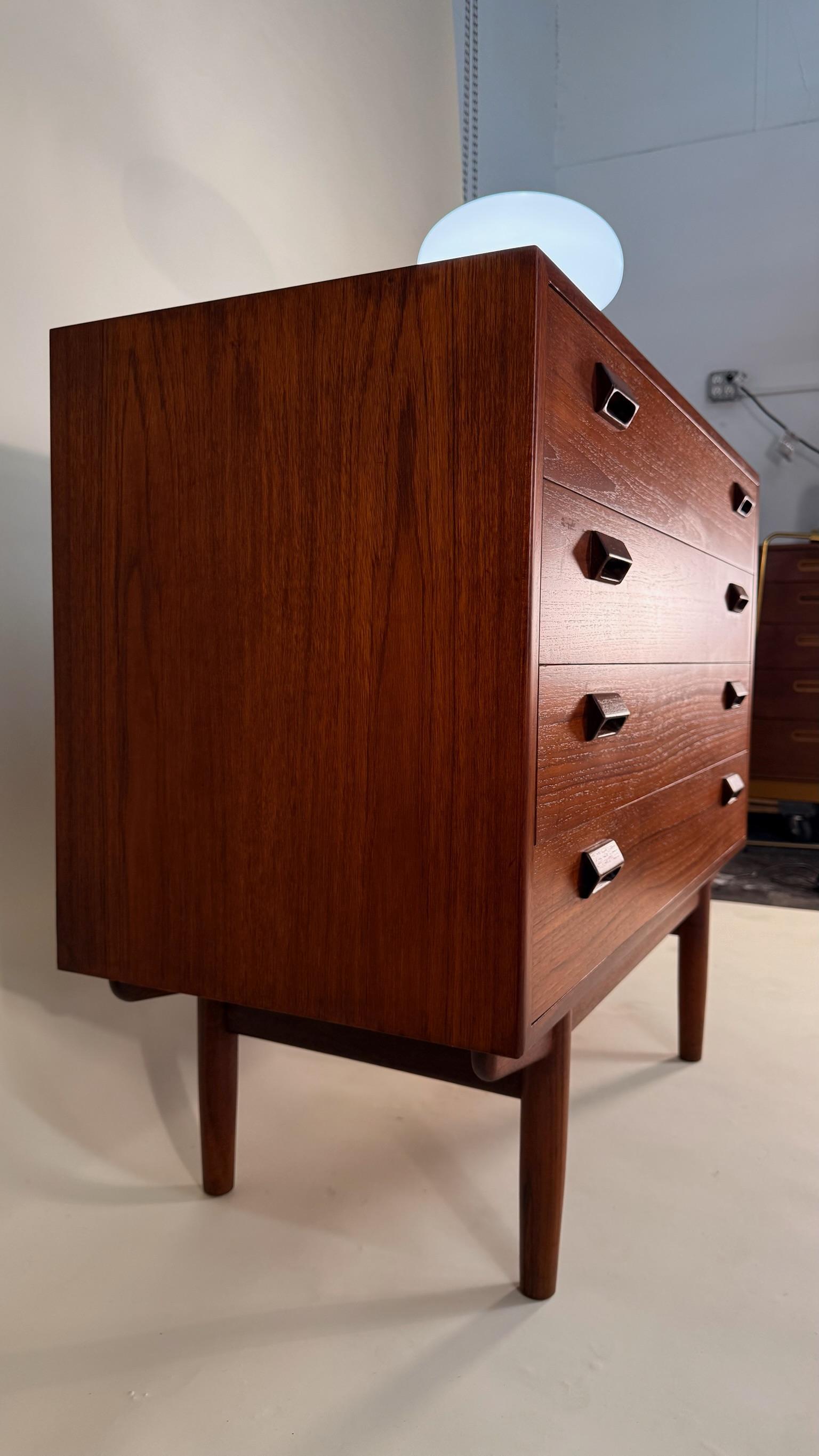 Milieu du XXe siècle Teak Eight-Drawer Dresser by Børge Mogensen Teak Eight-Drawer Dresser en vente