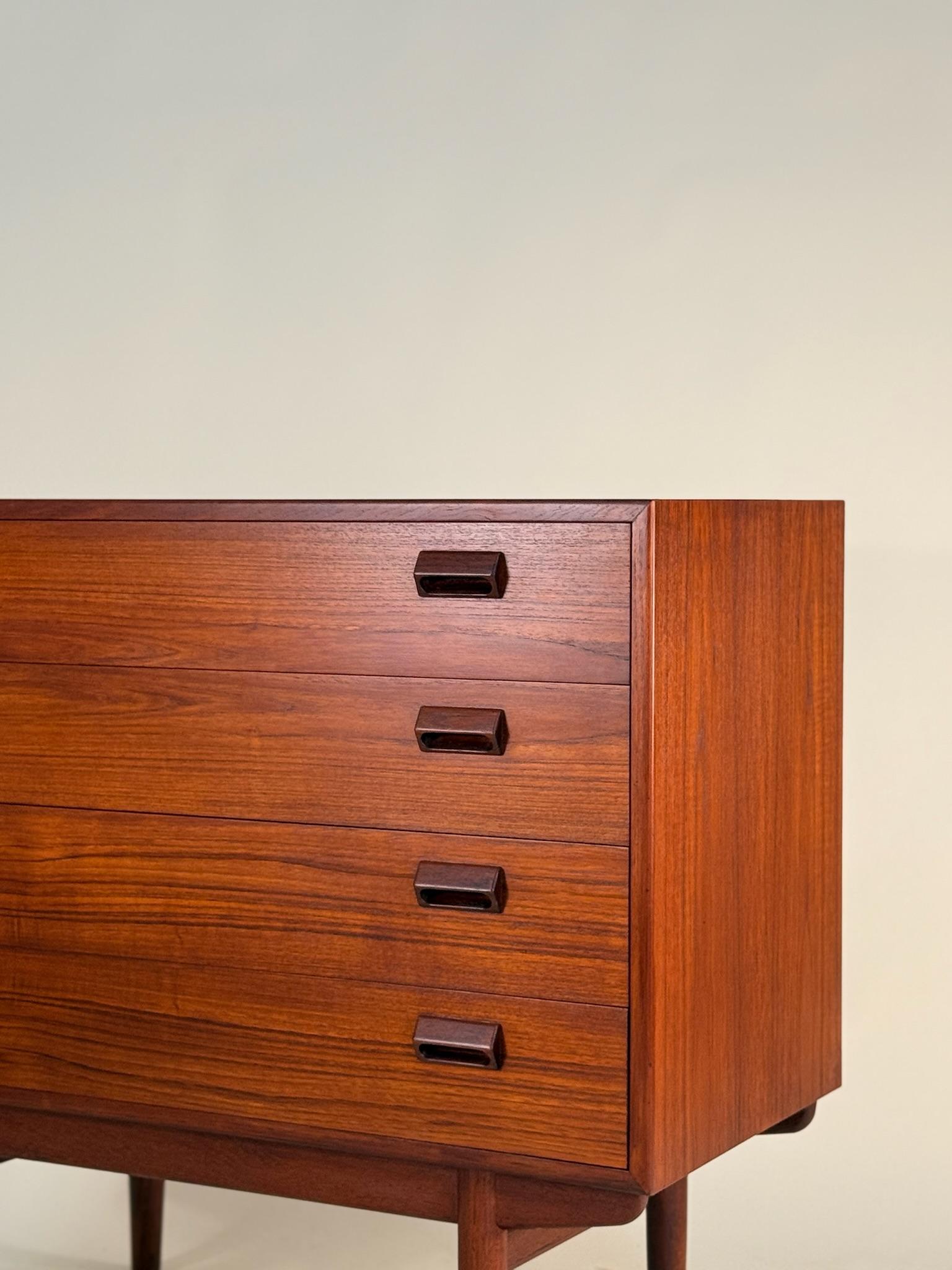 Teak Eight-Drawer Dresser by Børge Mogensen Teak Eight-Drawer Dresser en vente 2