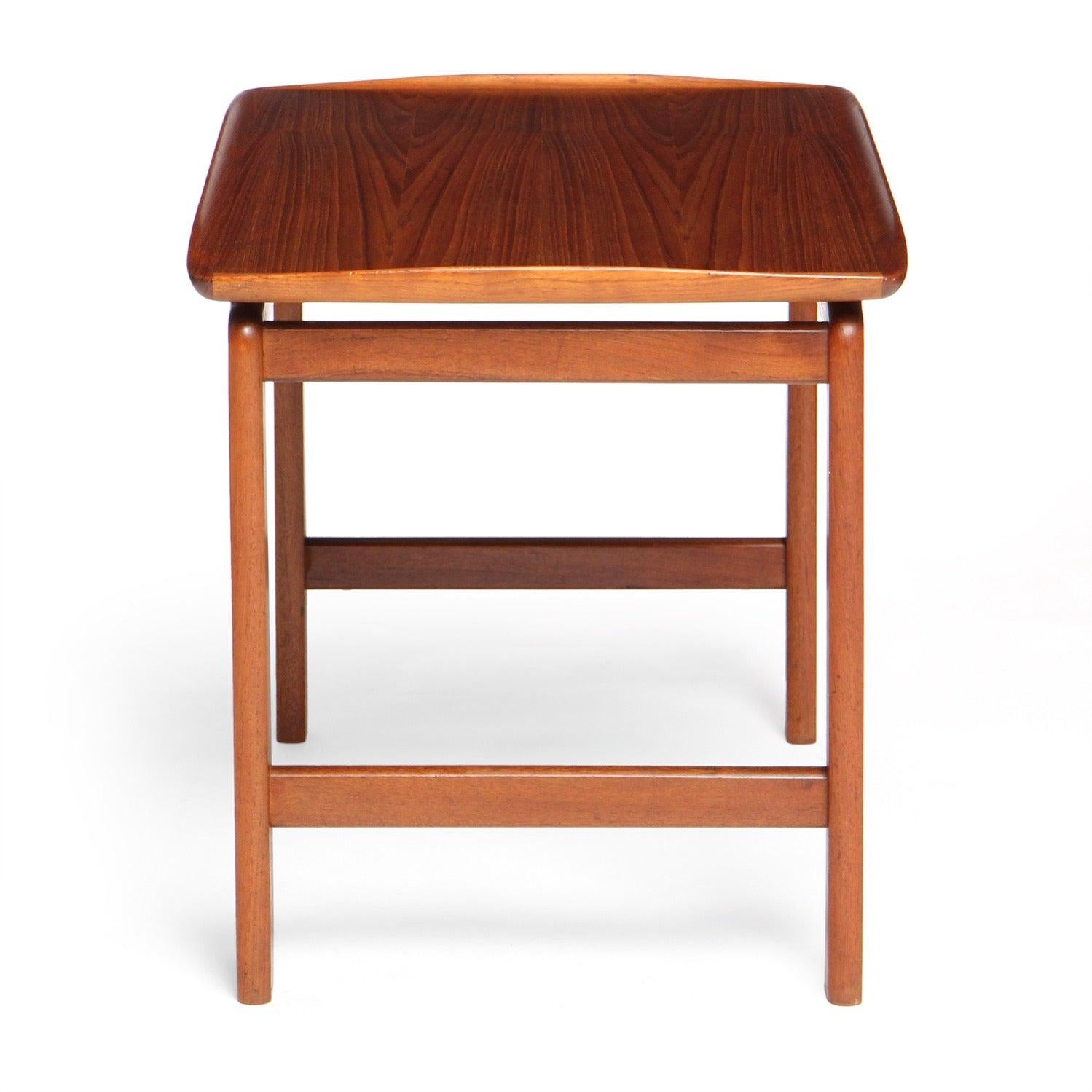 Danois Teak End Table by Peter Hvidt & Orla Mölgaard-Nielsen en vente