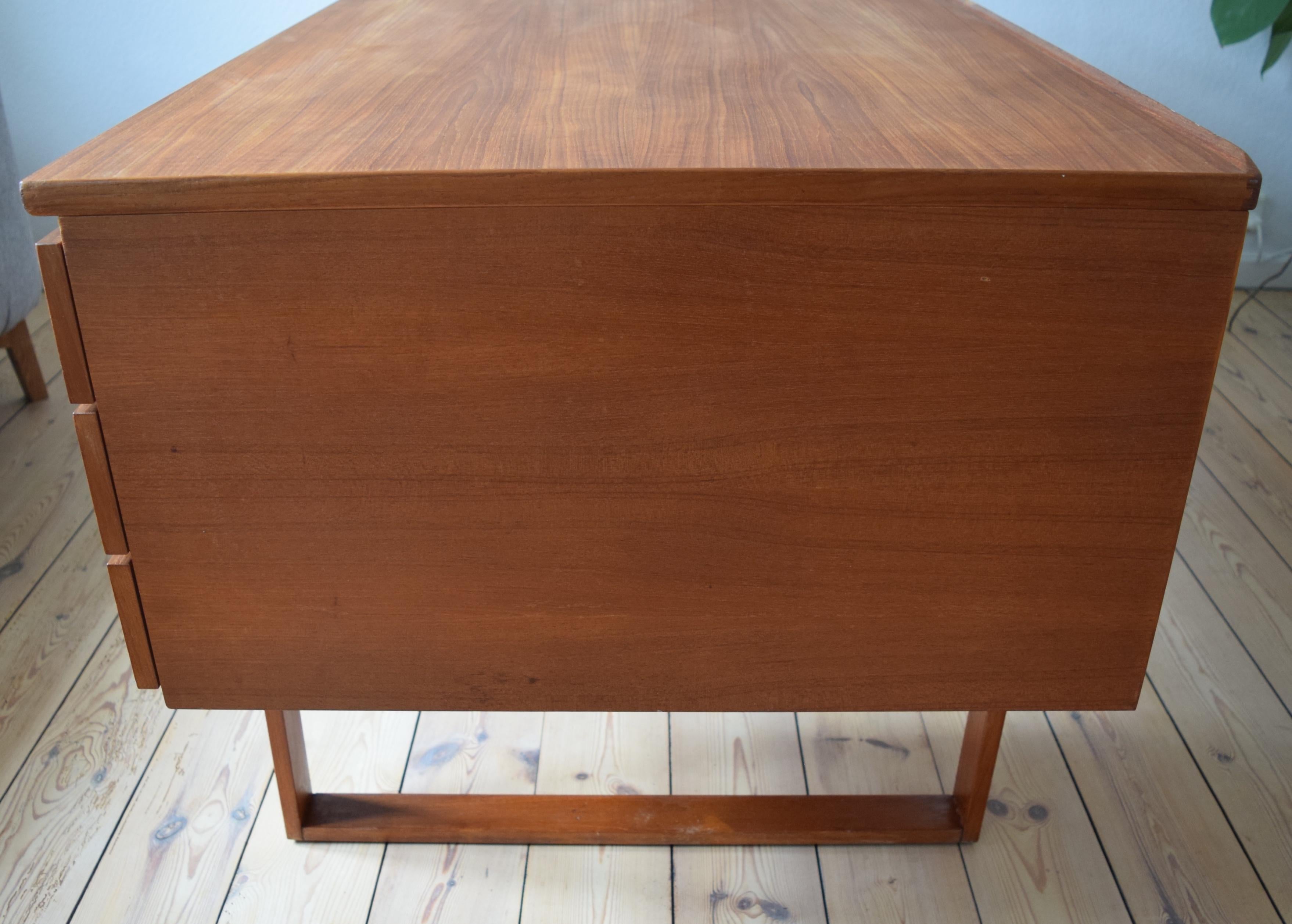 Teak Executive Desk by Henning Jensen & Torben Valeur, 1960s For Sale 2