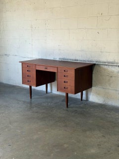 Scrivania da ufficio in teak con maniglie incassate, stile Mid-Century Modern danese, anni ’60