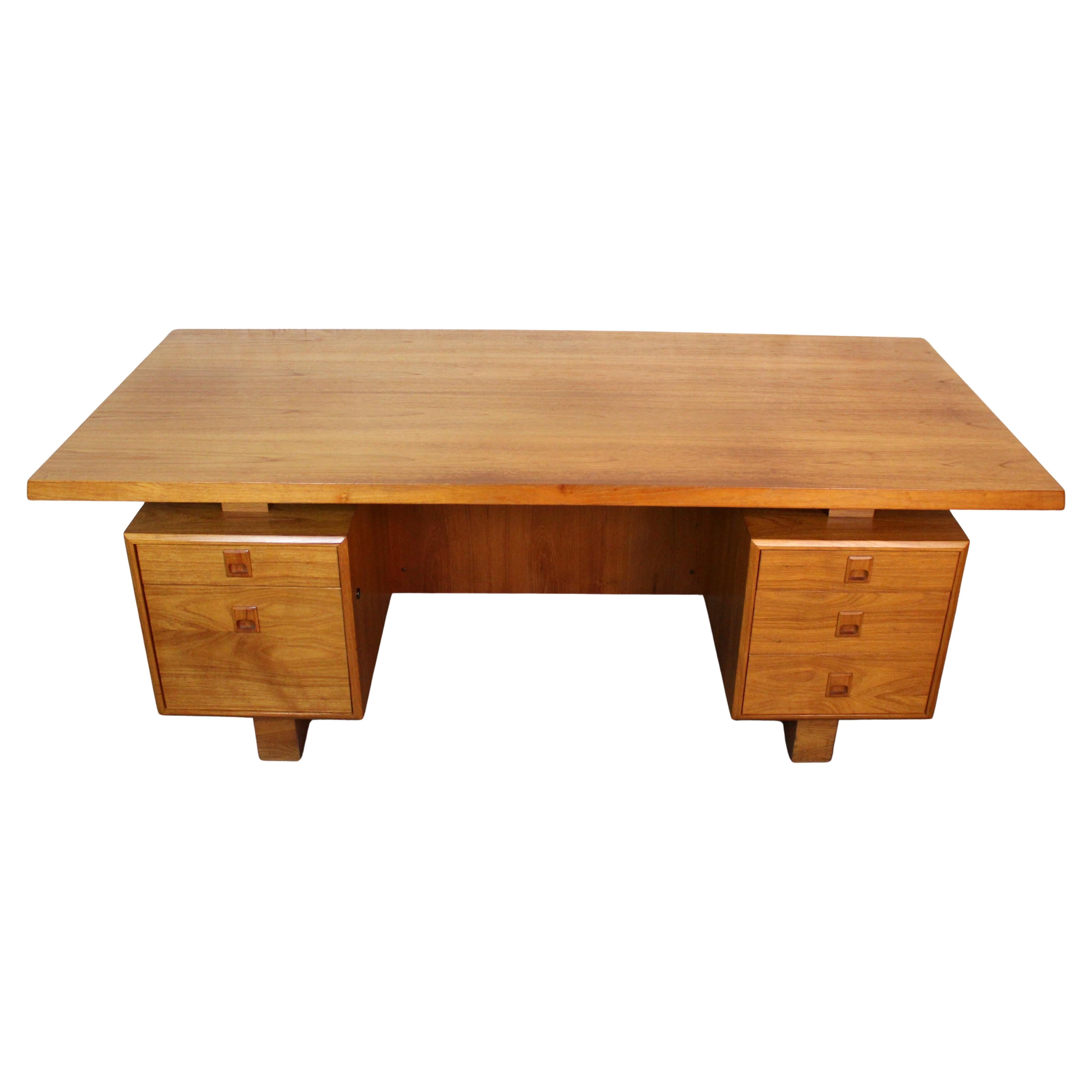 Mid-Century Teak Executive Floating Desk by Mobican en vente