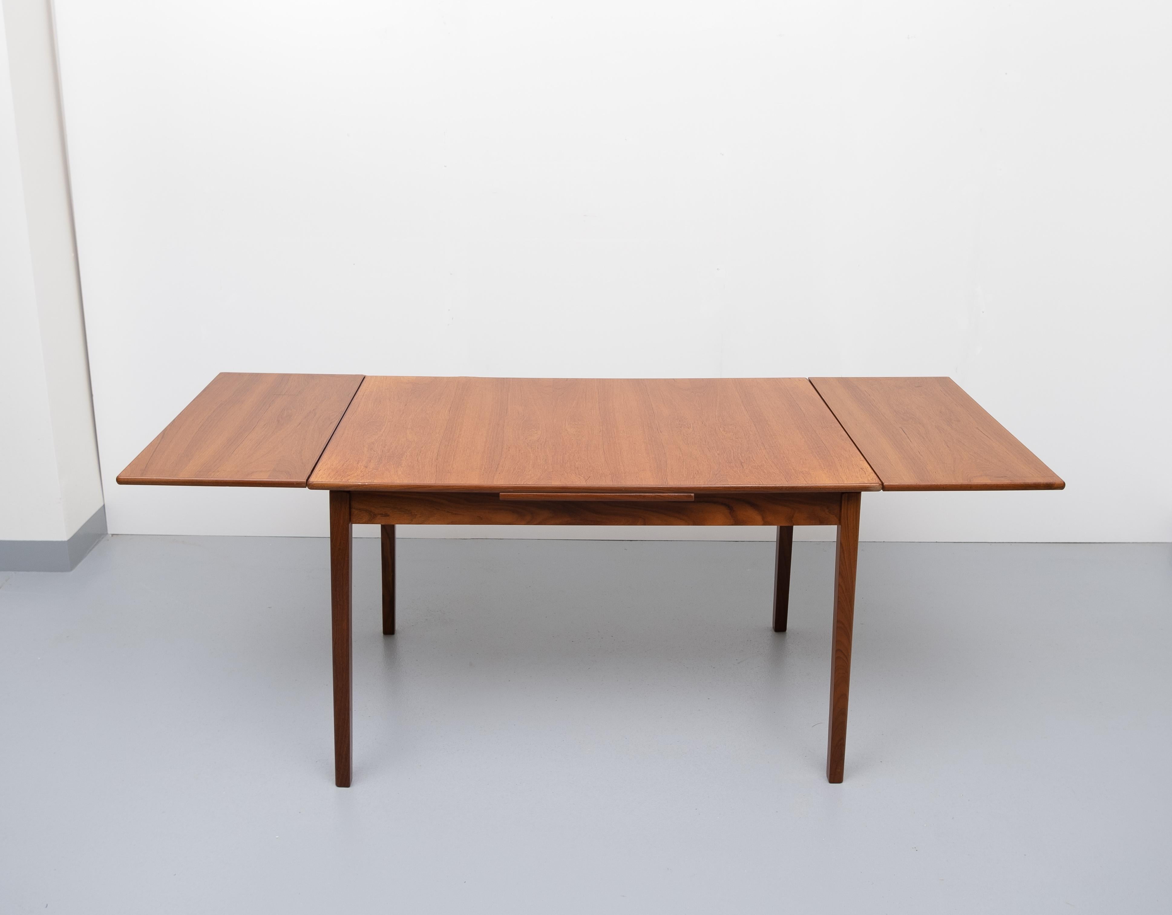 Mid-Century Modern Teak Expandable Dining Table Dutch, 1960 For Sale