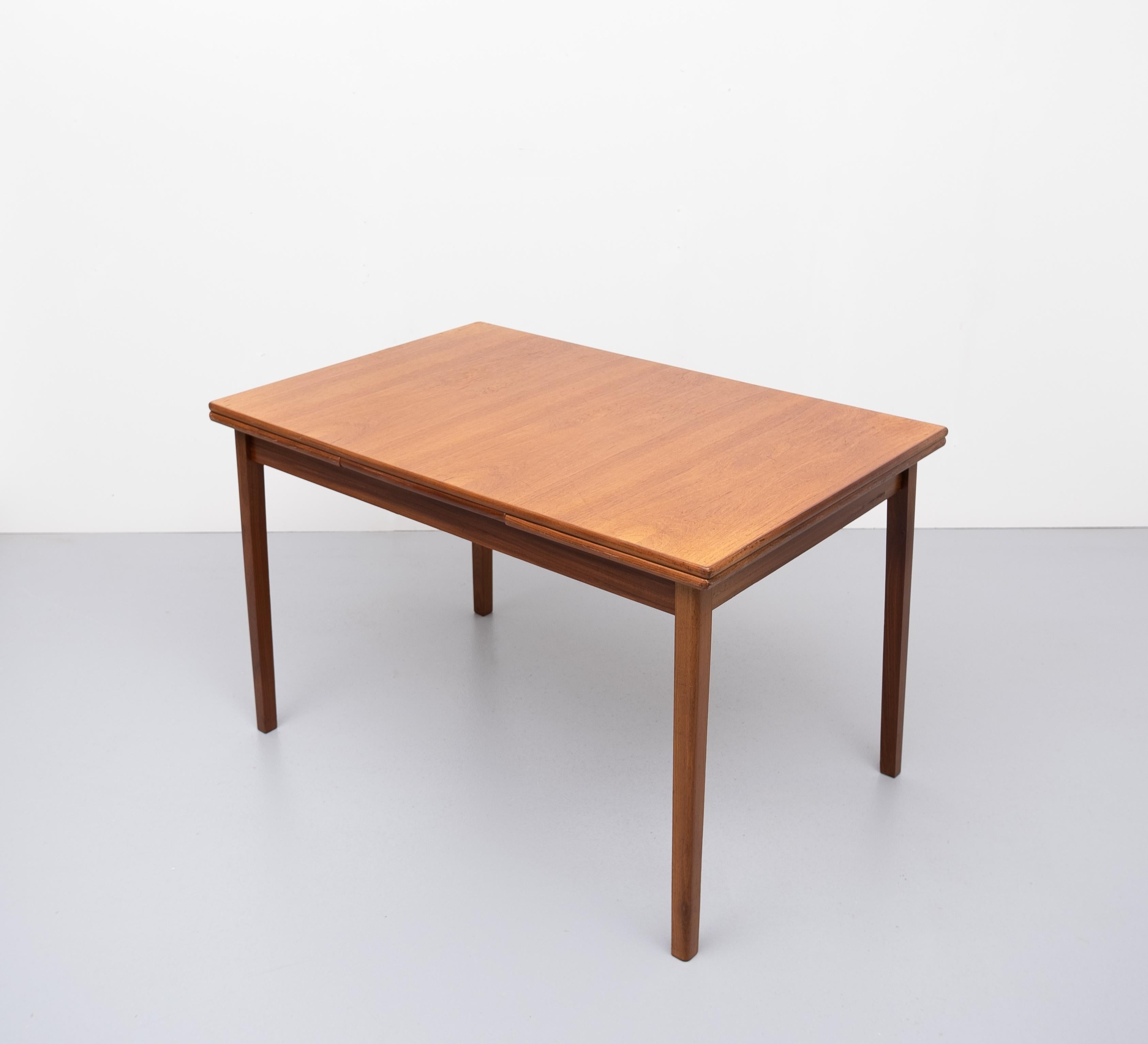 Teak Expandable Dining Table Dutch, 1960 For Sale 2