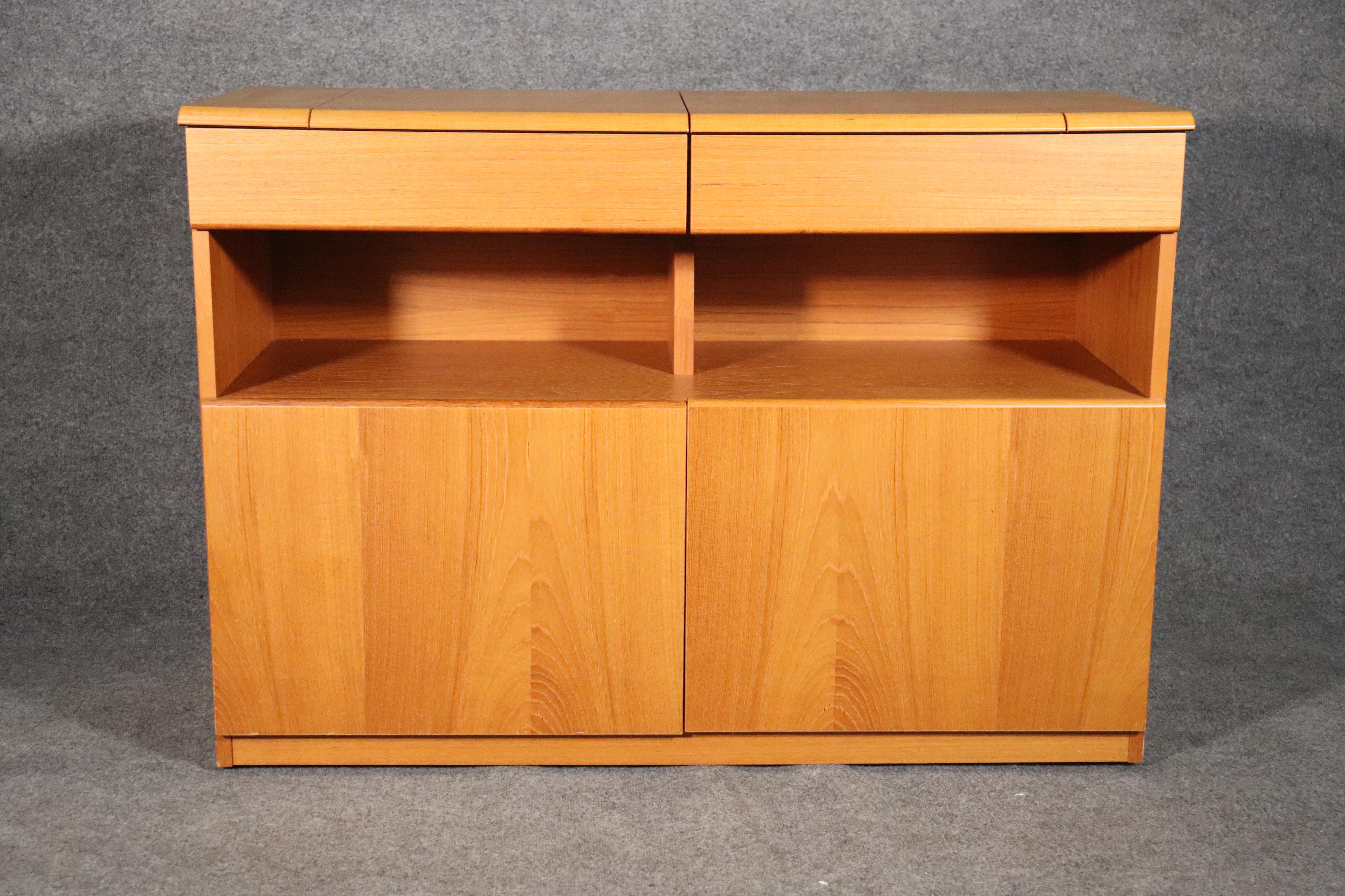 Teak Expanding Cabinet In Good Condition For Sale In Brooklyn, NY