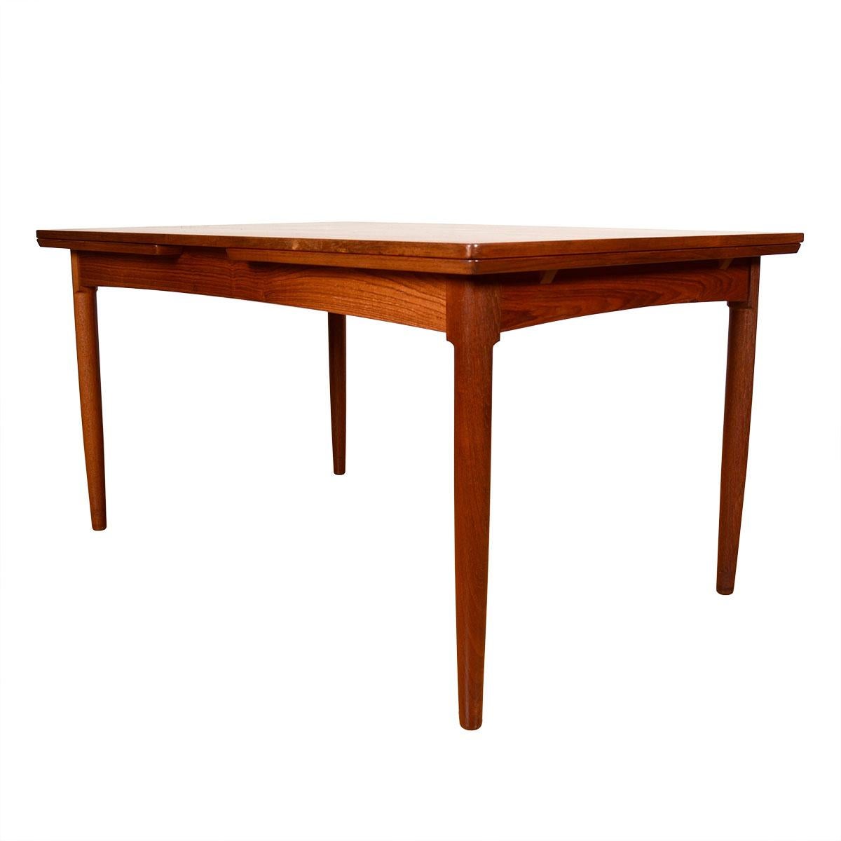 20th Century Teak Expanding Danish Modern Mid-Sized Dining Table For Sale