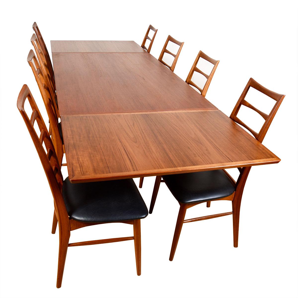 Teak Expanding Danish Modern Mid-Sized Dining Table For Sale 1