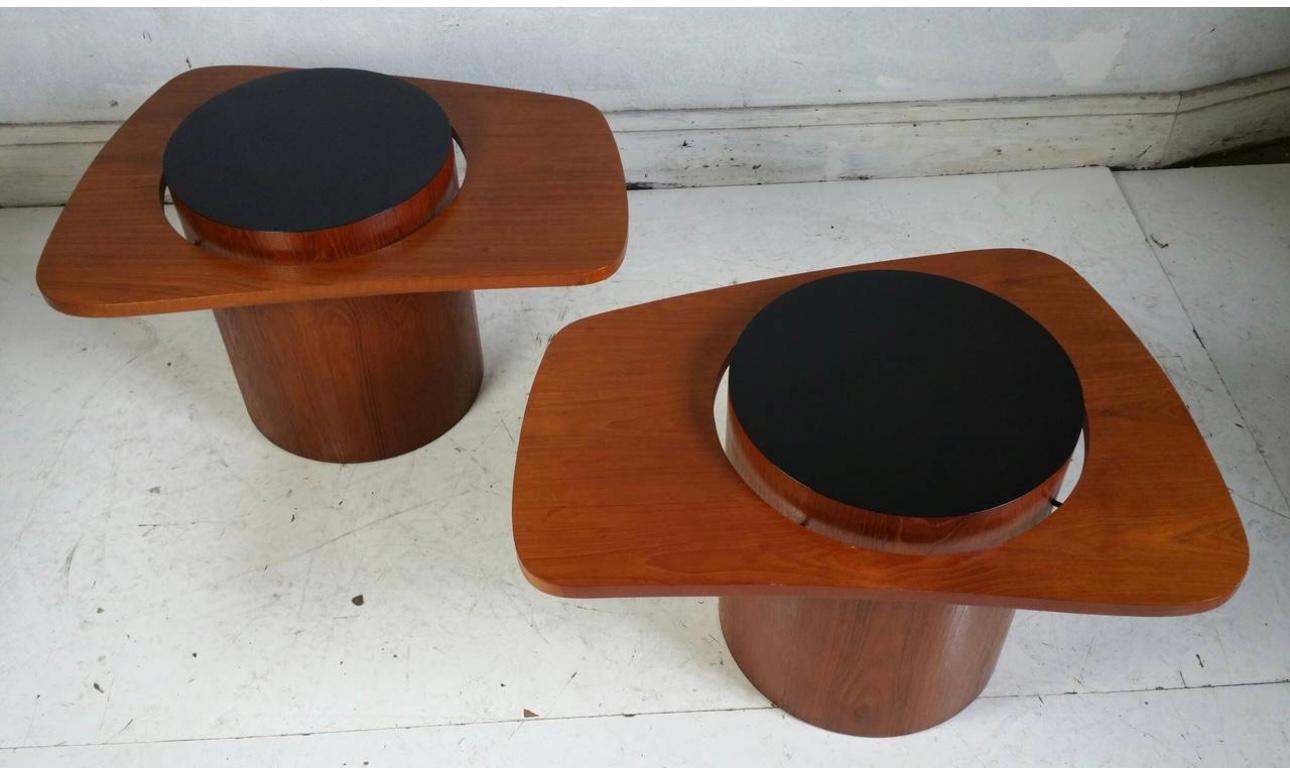Teak Expo 67 Paar cocktail tische von RS Associates (Space Age) im Angebot
