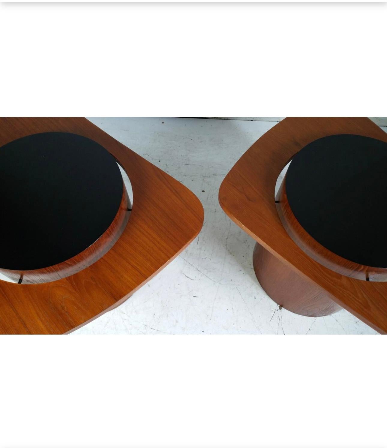Teak Expo 67 Paar cocktail tische von RS Associates (Mitte des 20. Jahrhunderts) im Angebot