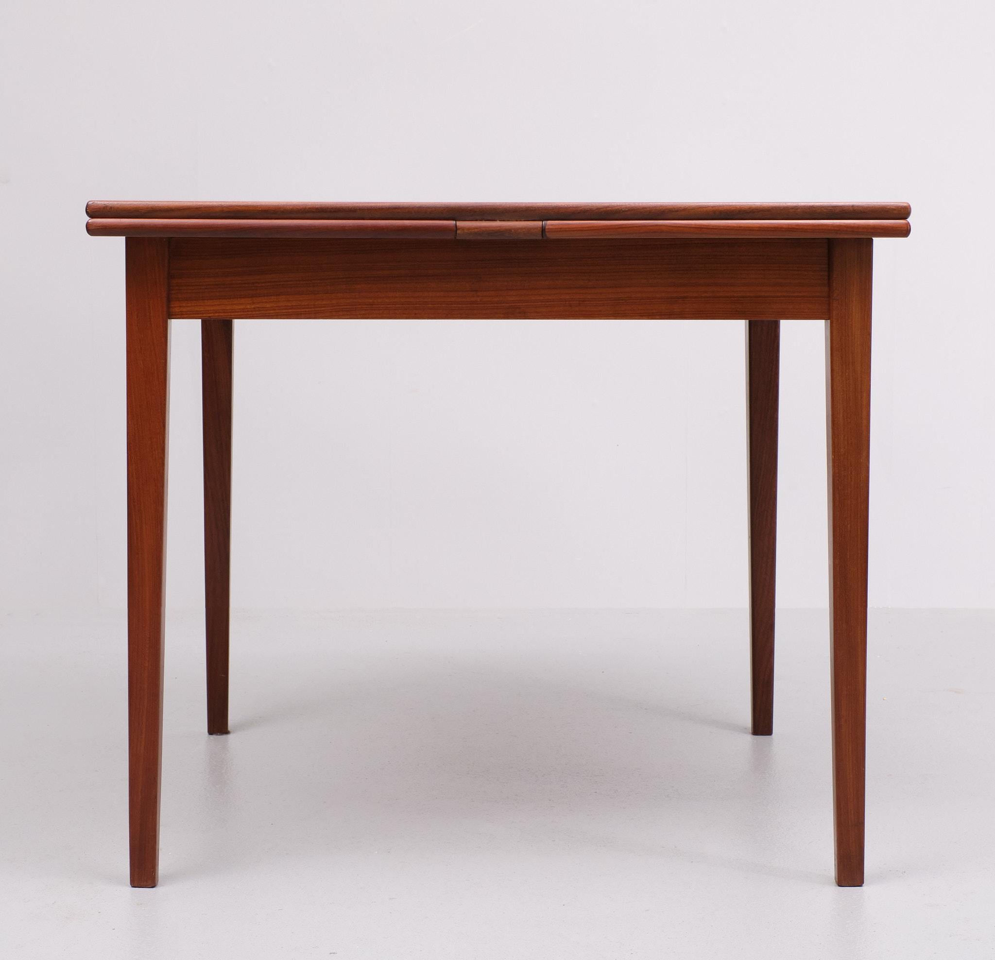 Mid-Century Modern Teak extendable dining table  1960s  For Sale