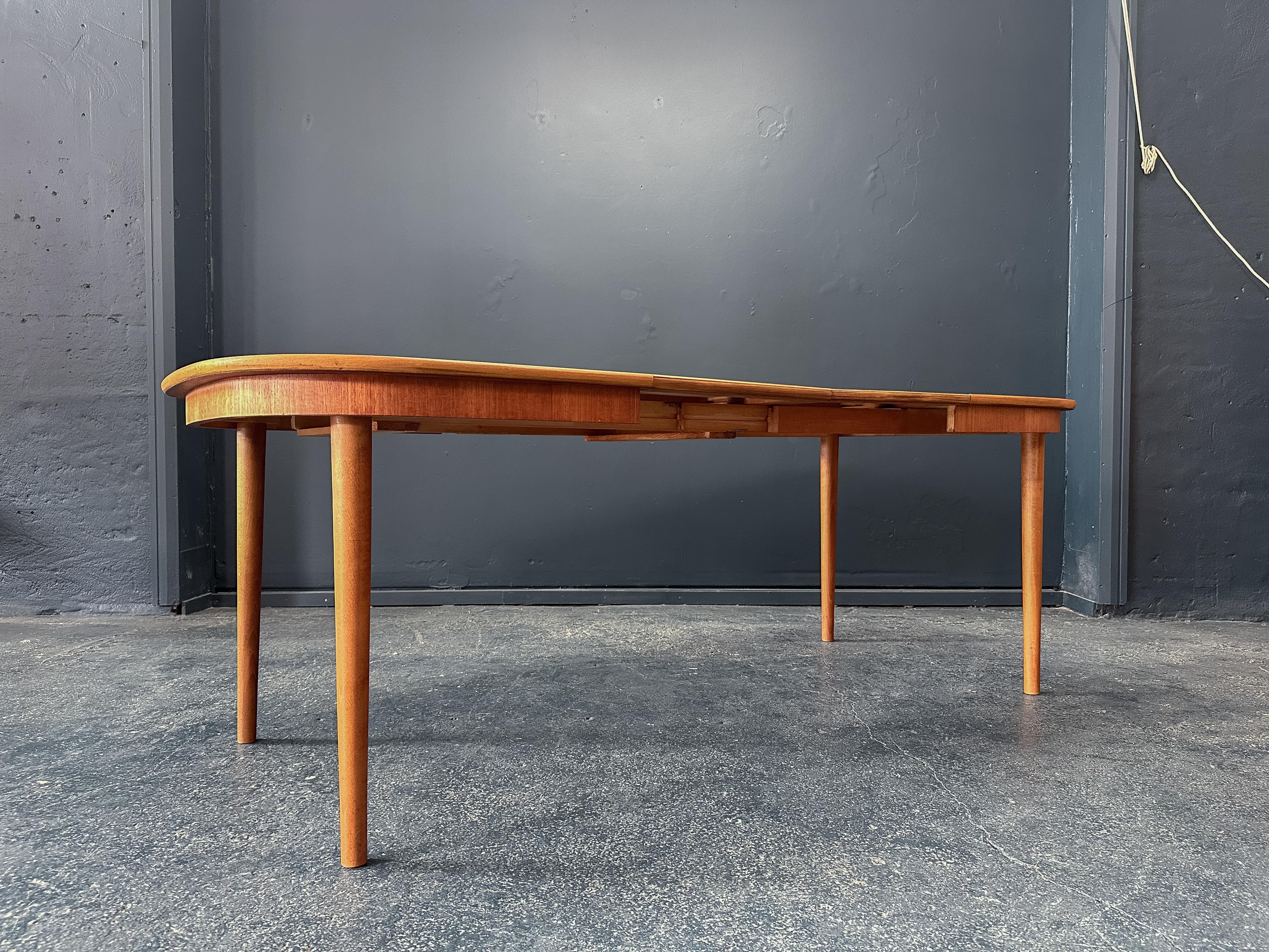 Table à manger extensible en teck en vente 4