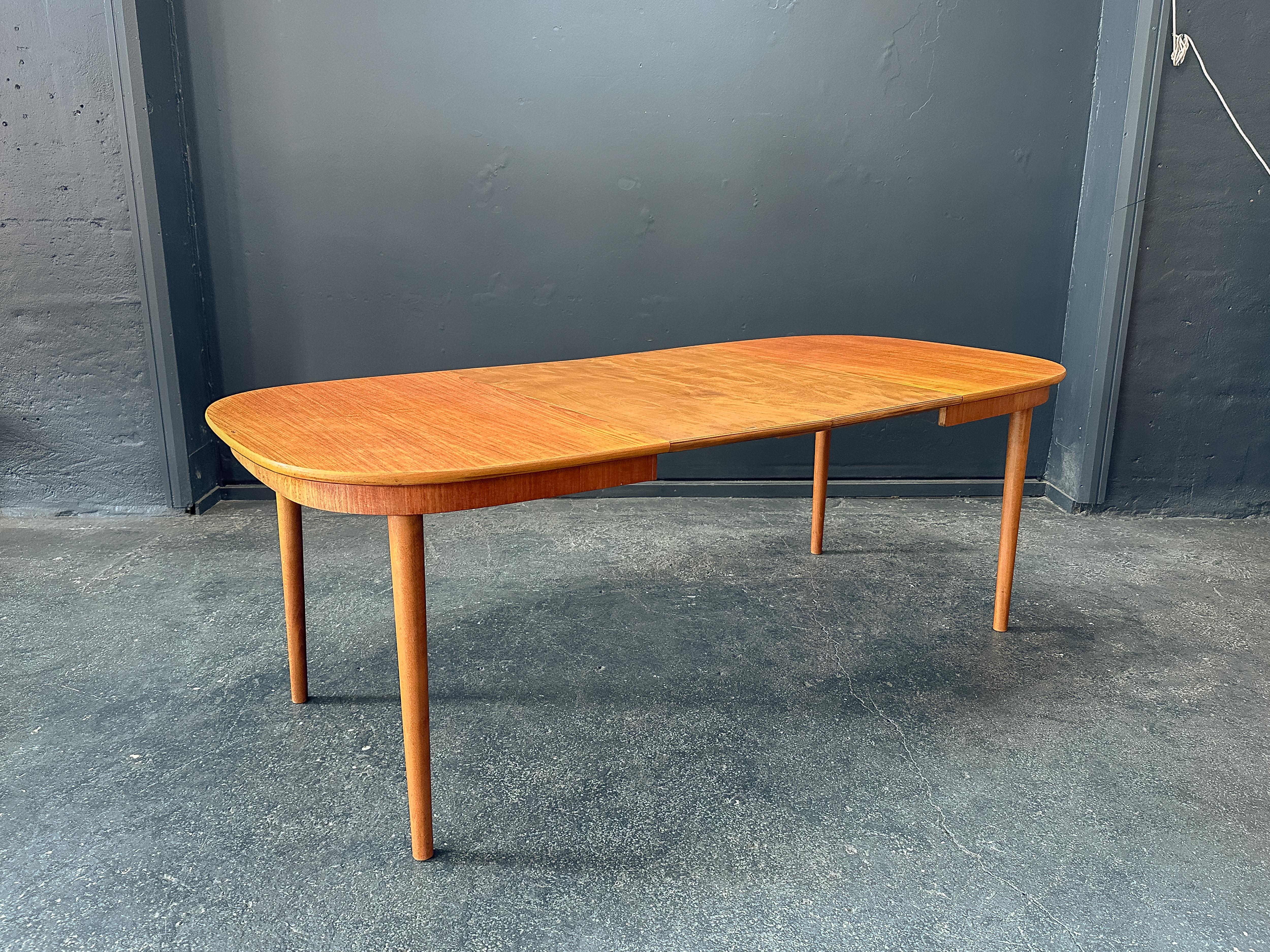 Table à manger extensible en teck en vente 6