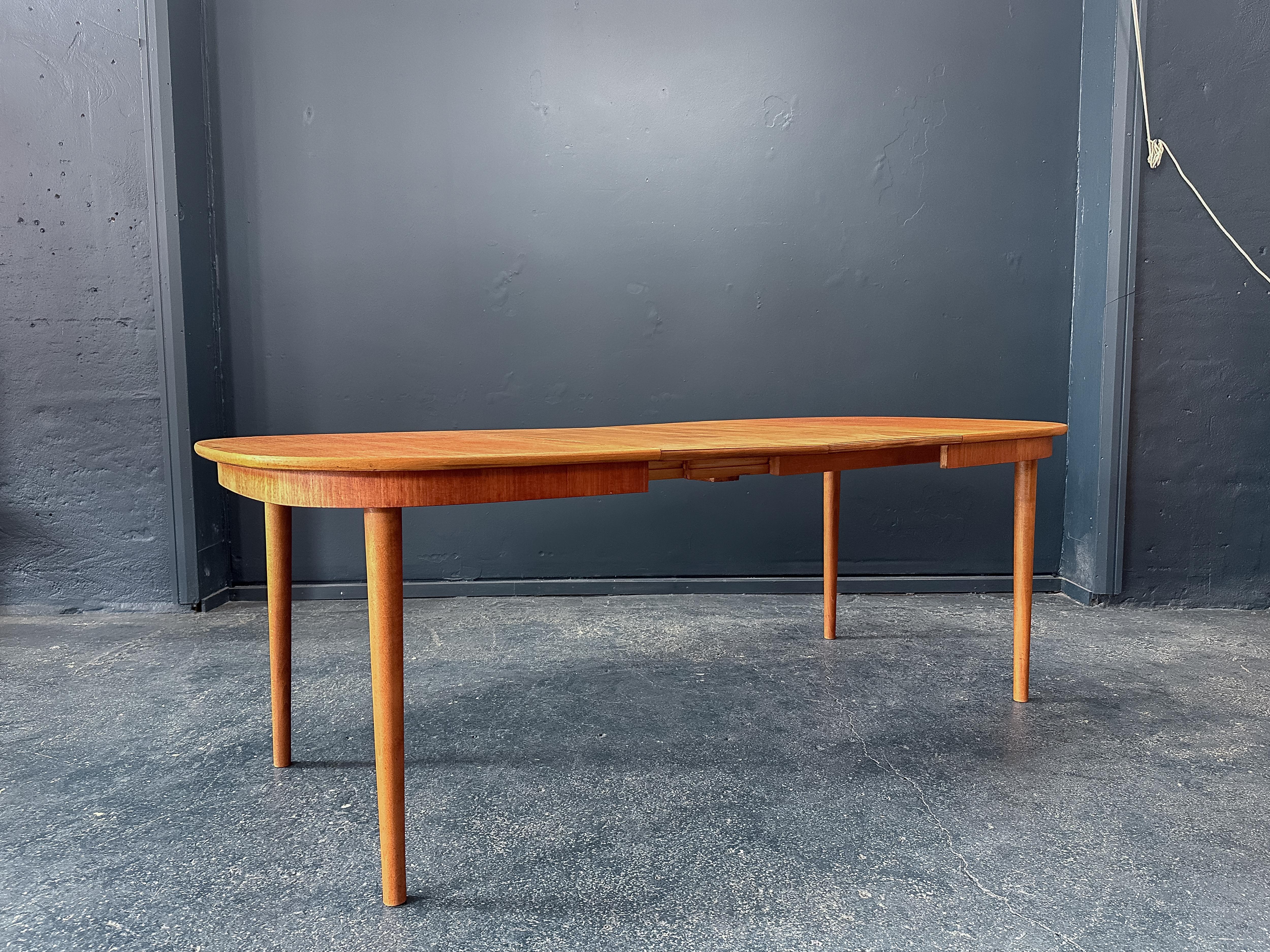 Table à manger extensible en teck en vente 7
