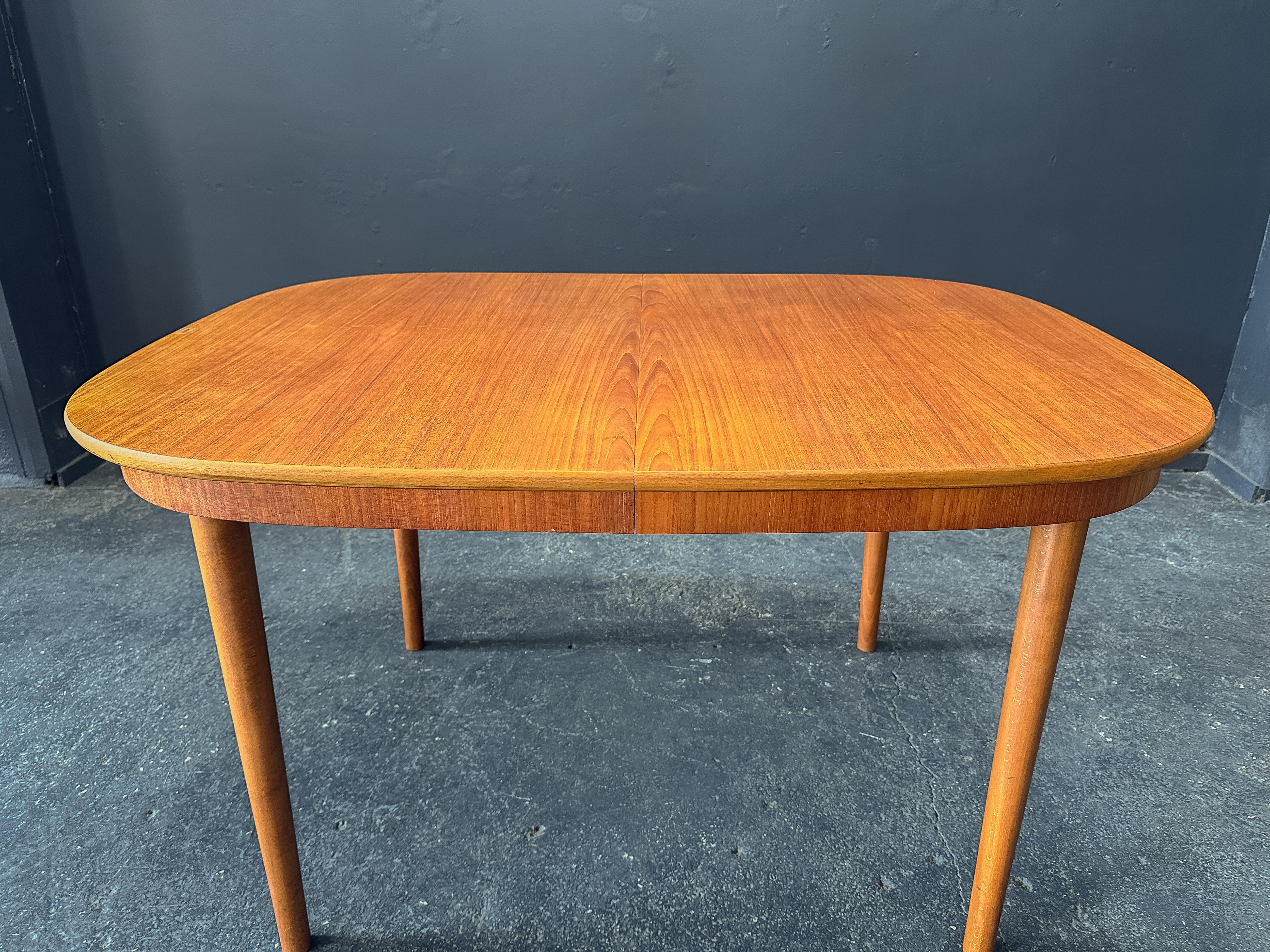 Teck Table à manger extensible en teck en vente