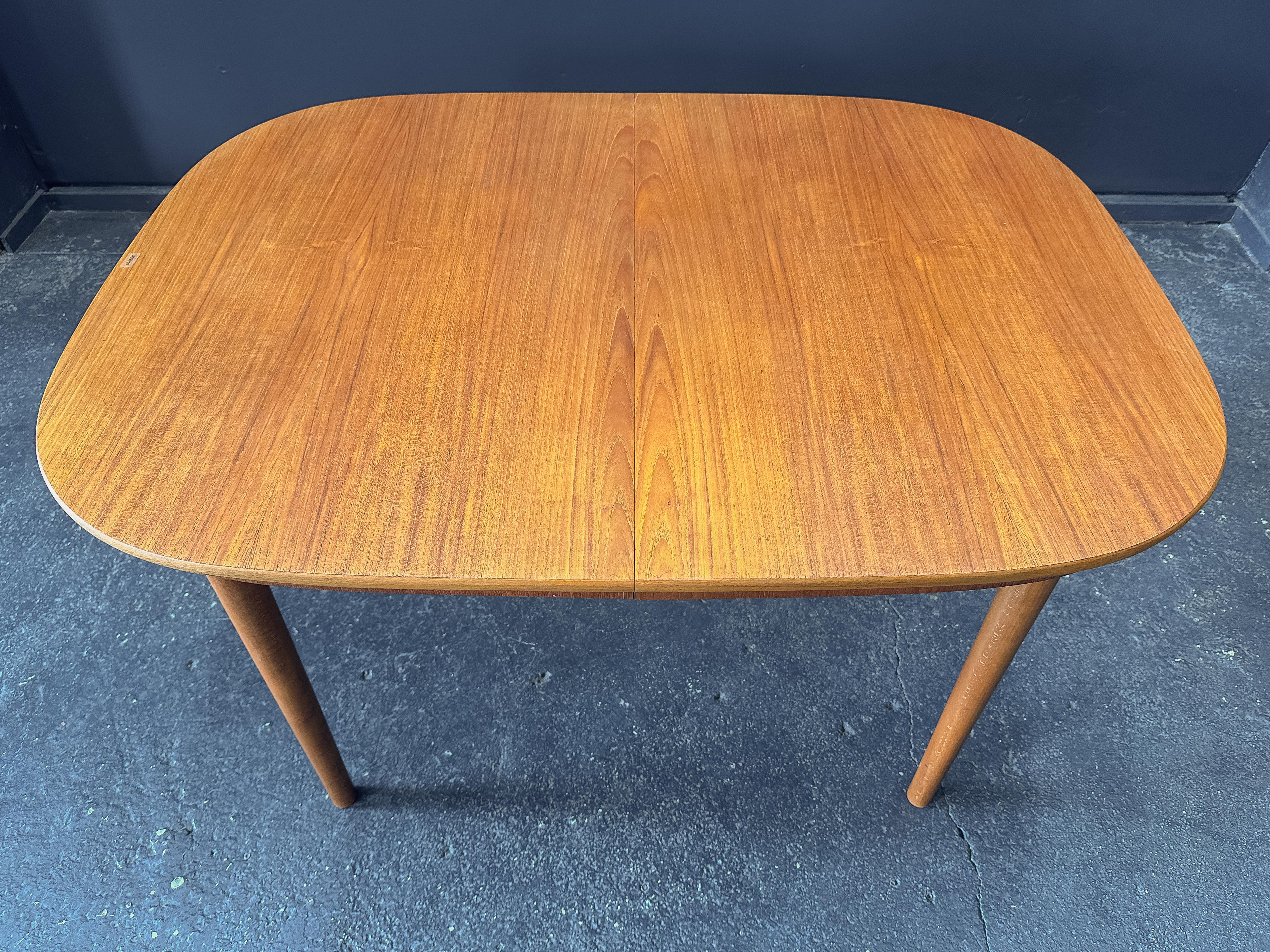 Table à manger extensible en teck en vente 1