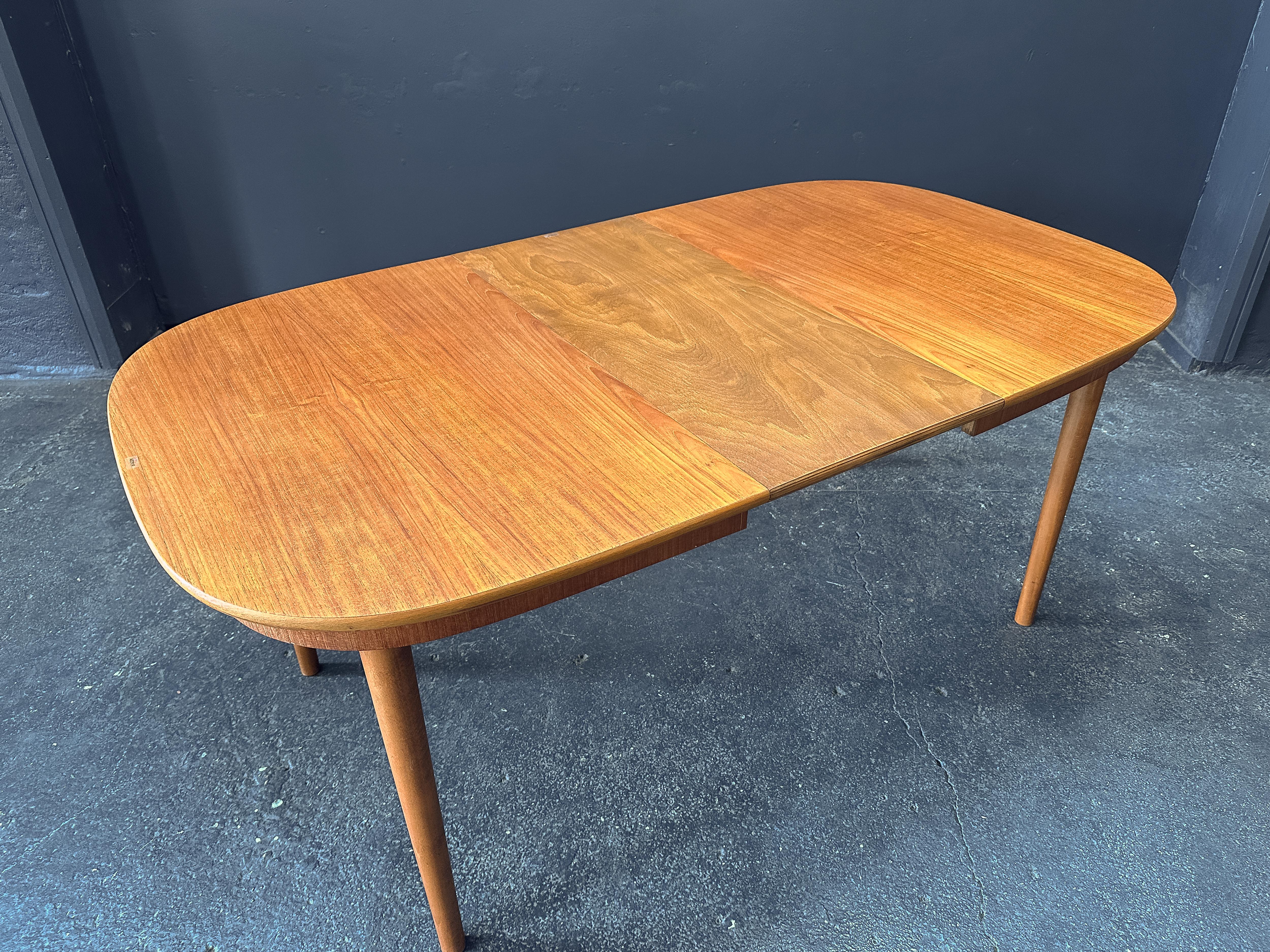 Table à manger extensible en teck en vente 3