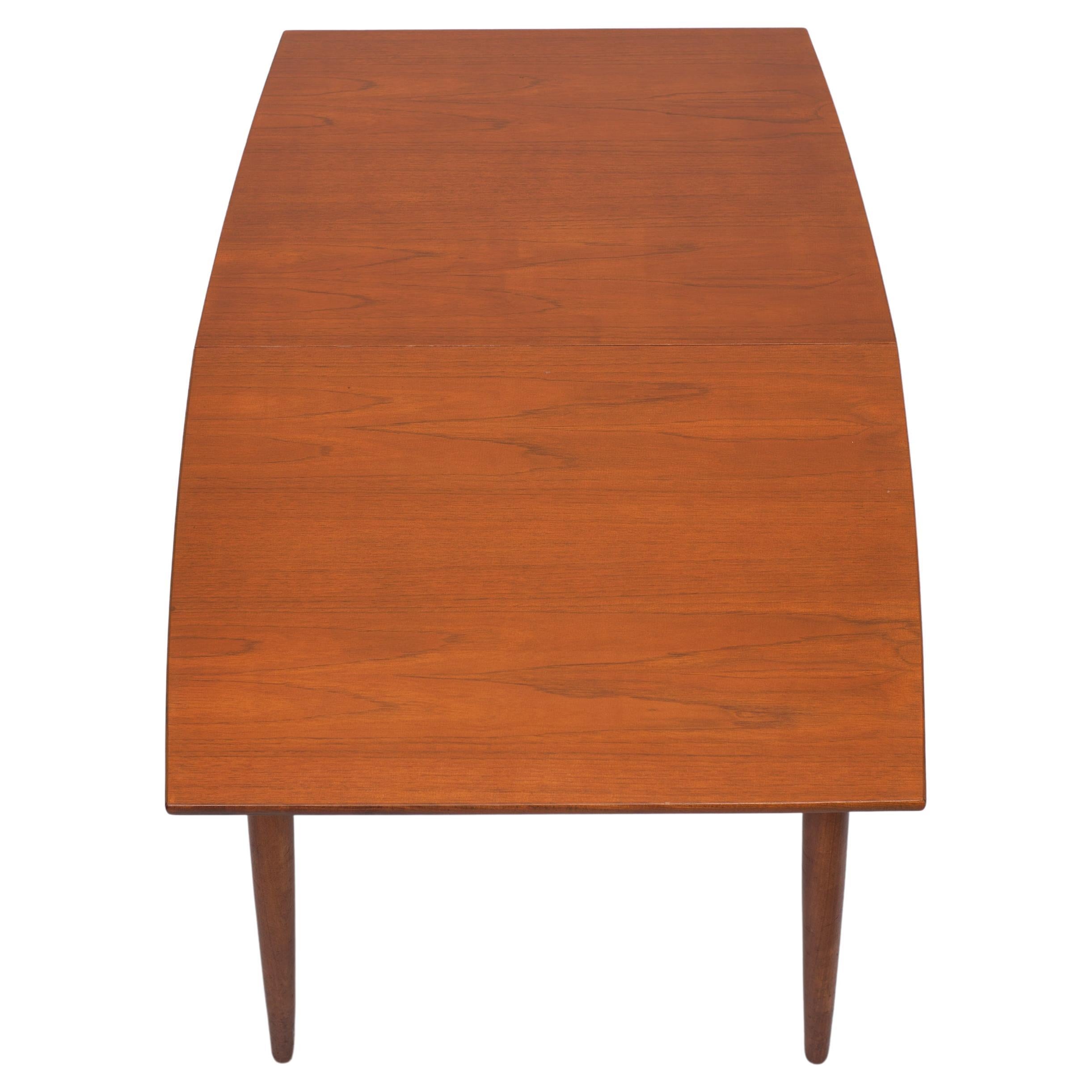 Very nice extended Teak dining table. Width 126 cm with extension 166 cm. 
The legs can be detached. Nice elegant table.