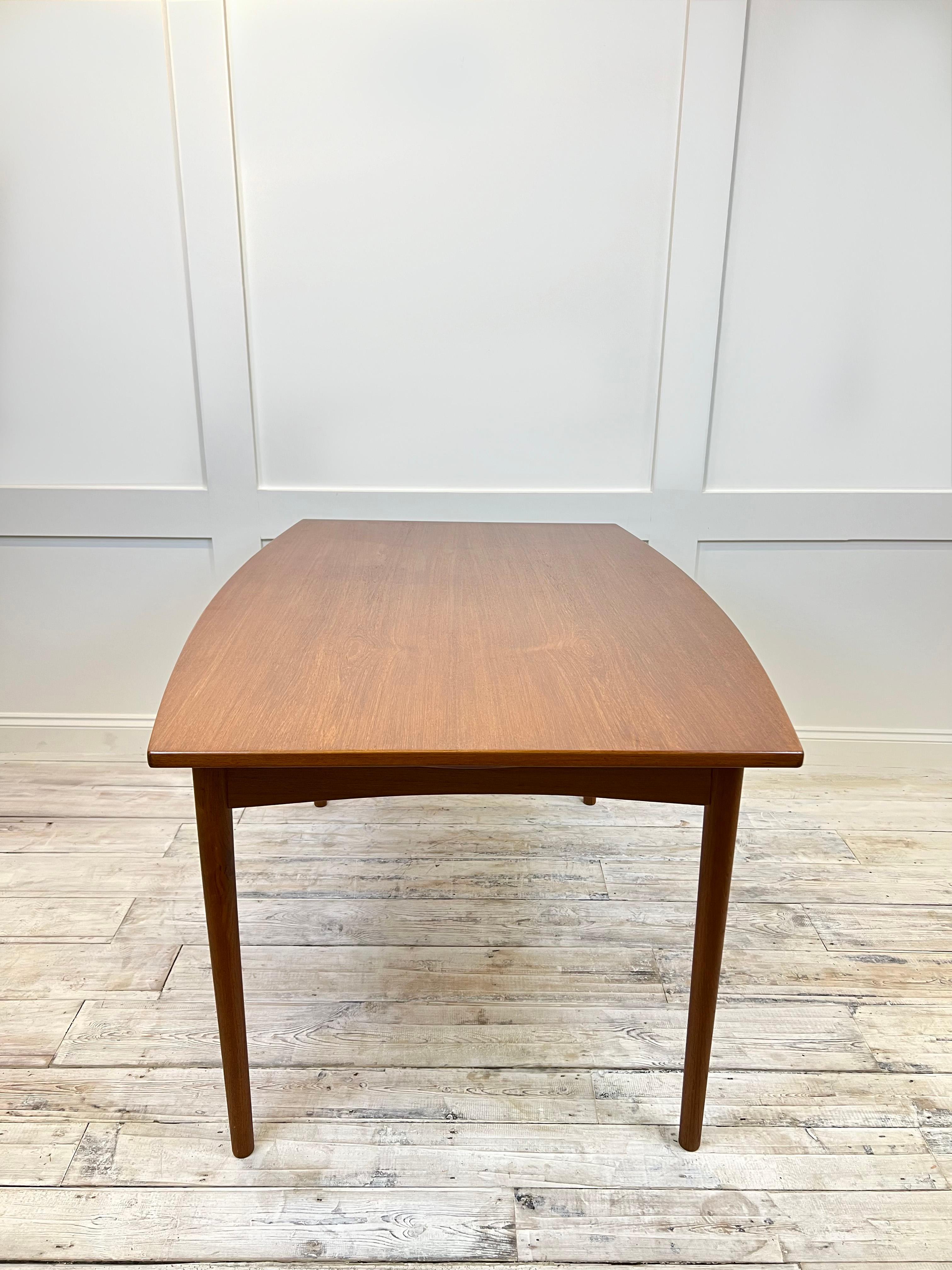 Teak Extendable Dining Table, G Plan UK c.1960's In Good Condition For Sale In London, GB