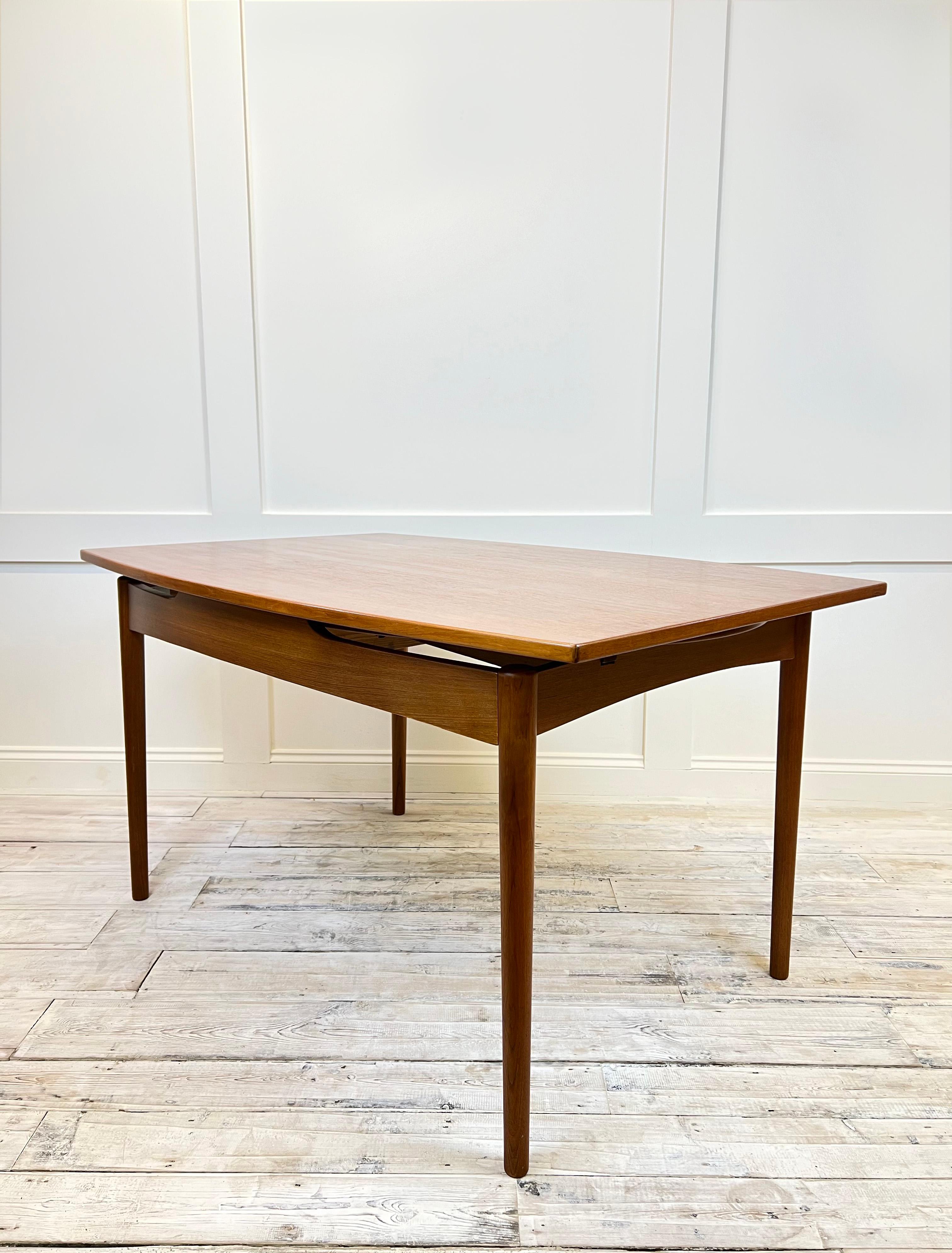 Teak Extendable Dining Table, G Plan UK c.1960's In Good Condition For Sale In London, GB