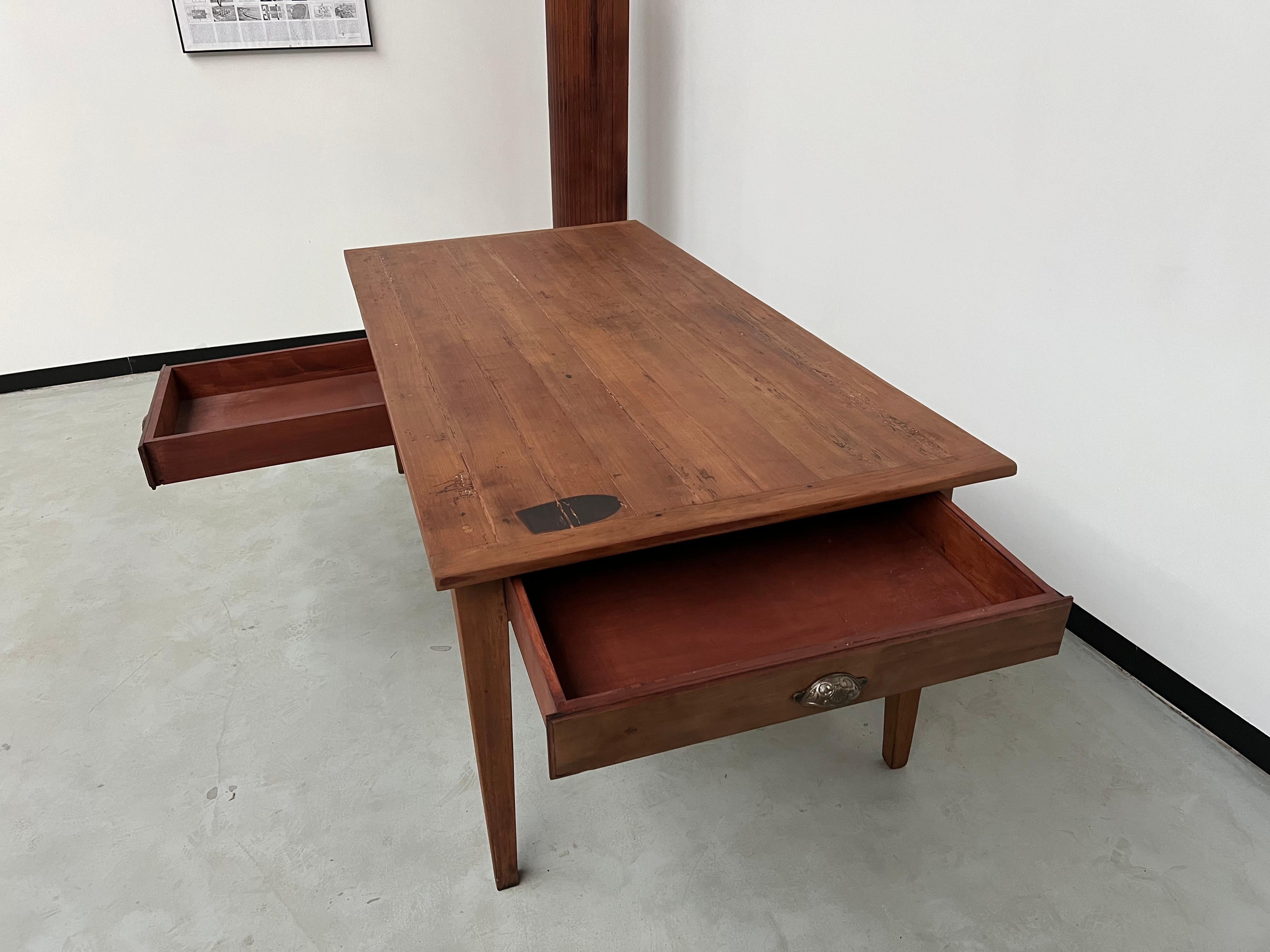 Table de ferme en teck avec pieds en fuseau en vente 8