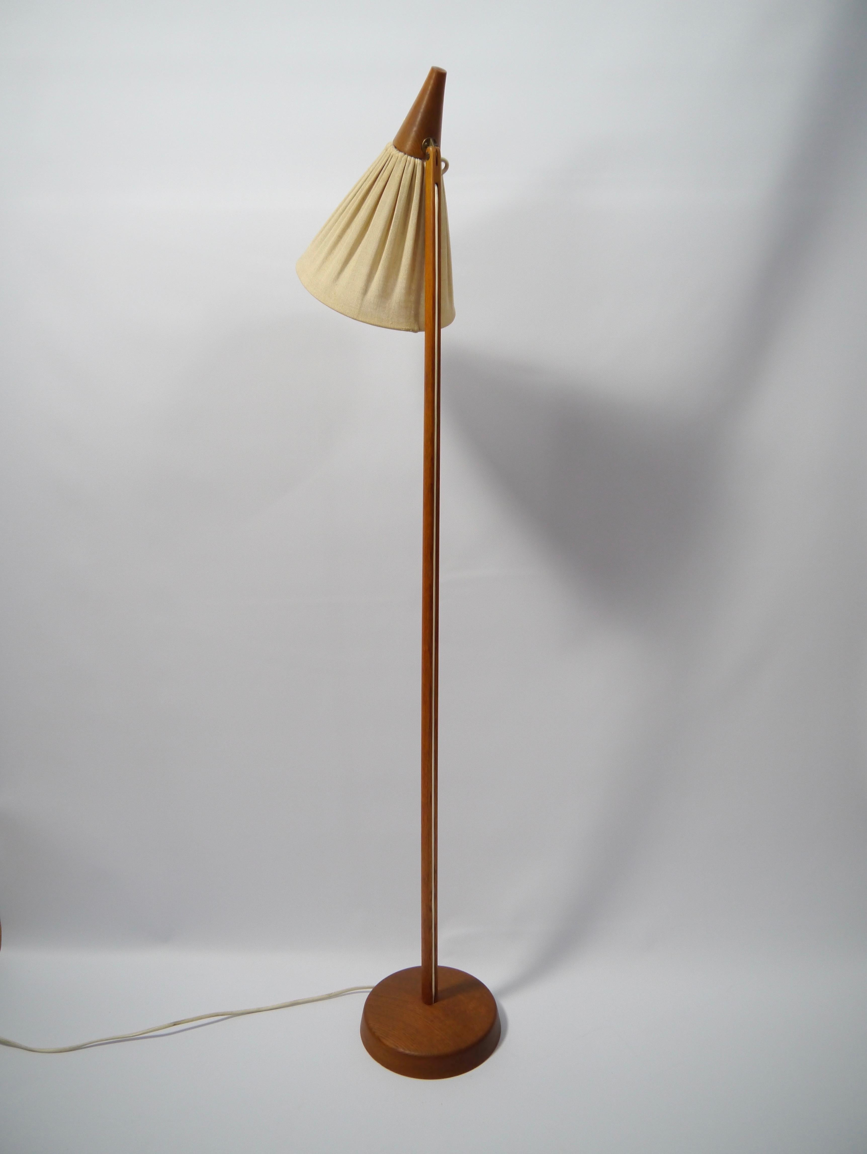 Teak Floor Lamp by Uno & Östen Kristiansson for Luxus, Sweden, 1950s In Good Condition In Barcelona, ES