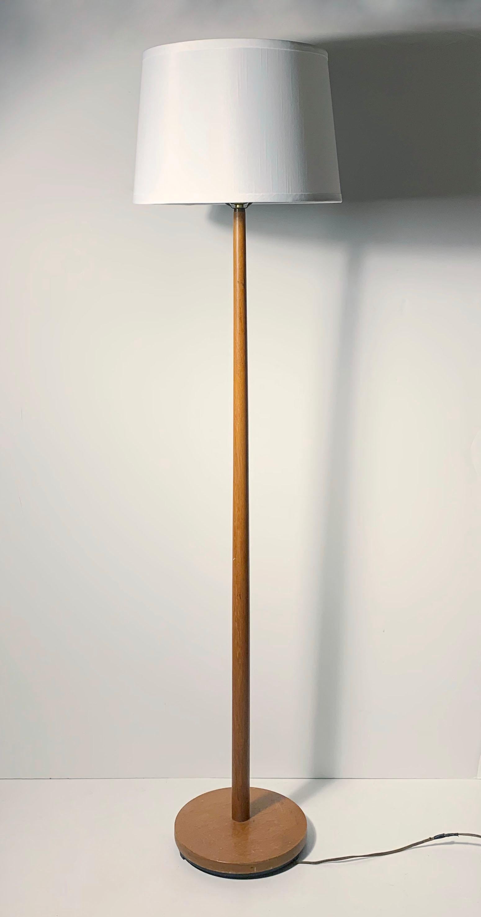 Teak floor lamp made in Sweden for Kovacs

Sold sans shade.
Needs rewiring.

height is to top of finial.