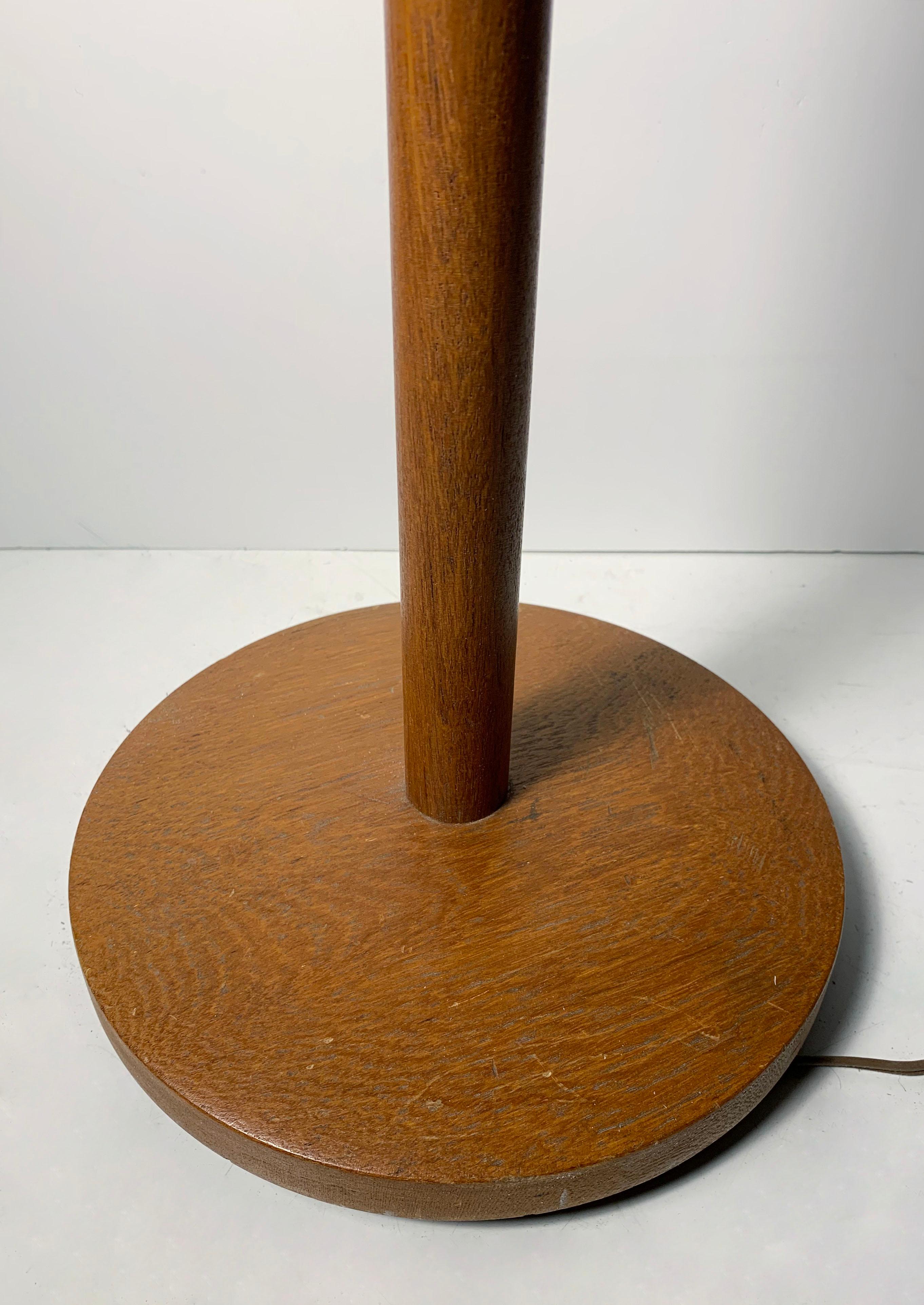 Svedese Lampada da terra in teak realizzata in Svezia per Kovacs in vendita