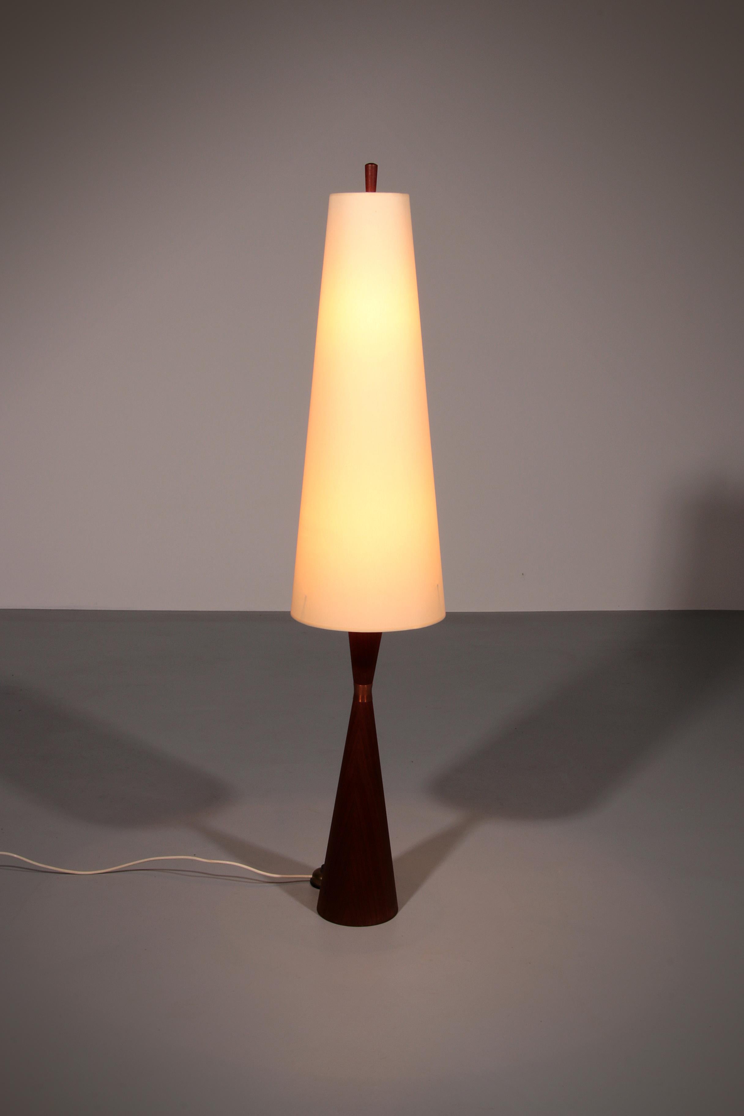 Lámpara de pie de teca con pantalla de tela de Parker Knoll, años 60 Moderno de mediados de siglo en venta